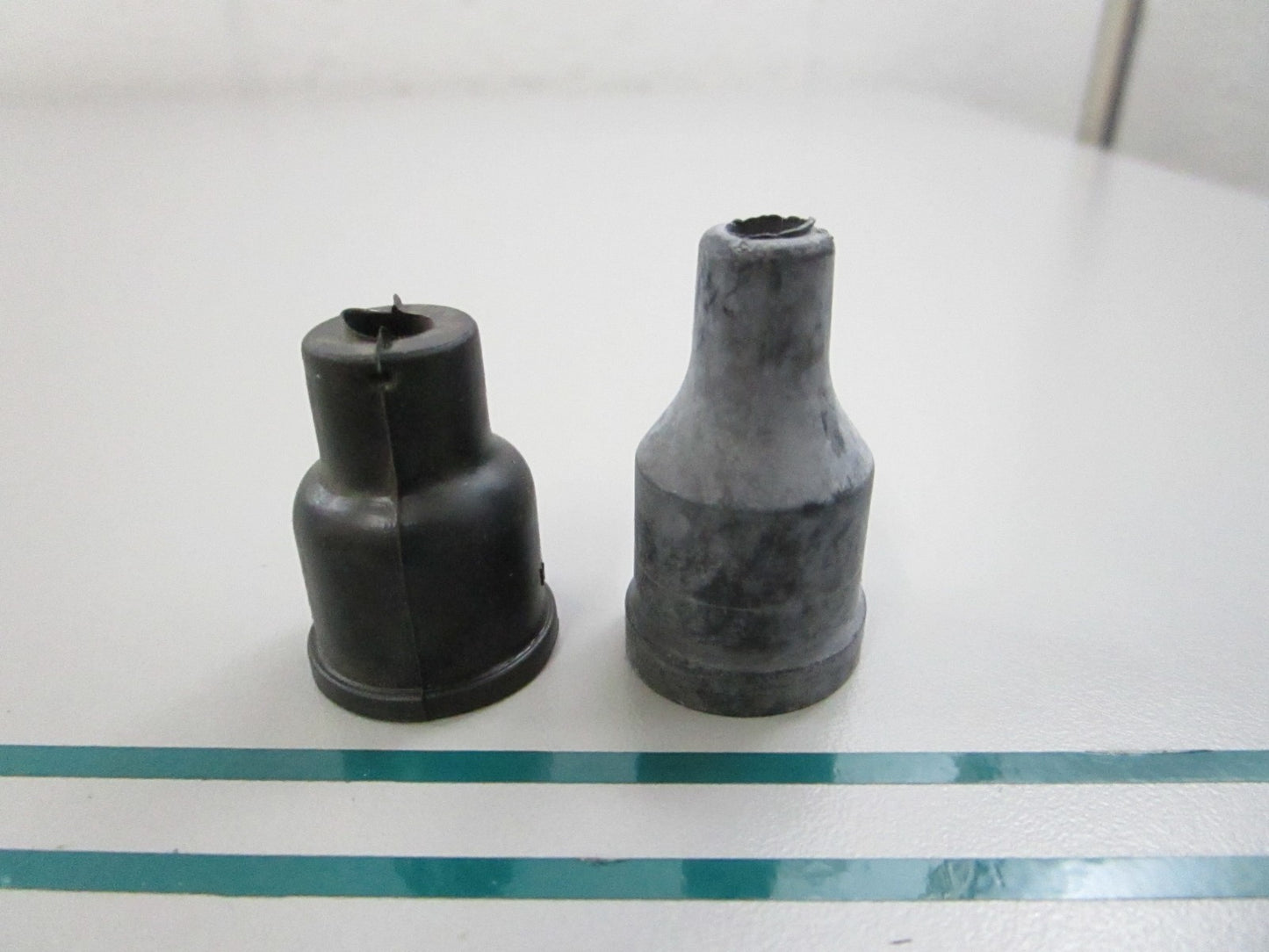 NEW OEM (LOT OF 2) F203276 Mercury Quicksilver Boot 0810