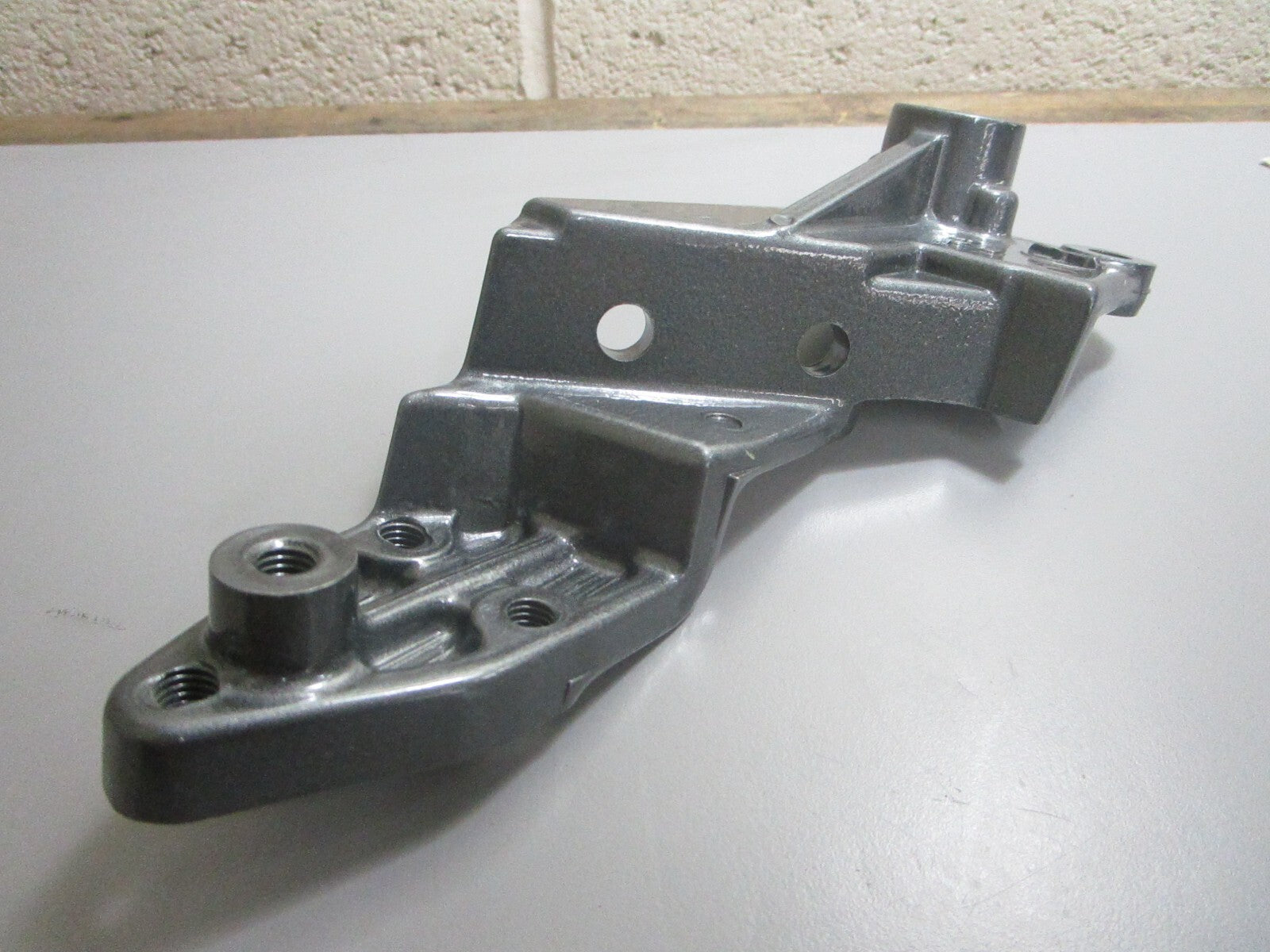 *NEW OEM* 0820 Suzuki STBD Tilt Cylinder Bracket 48111-94402-0ED