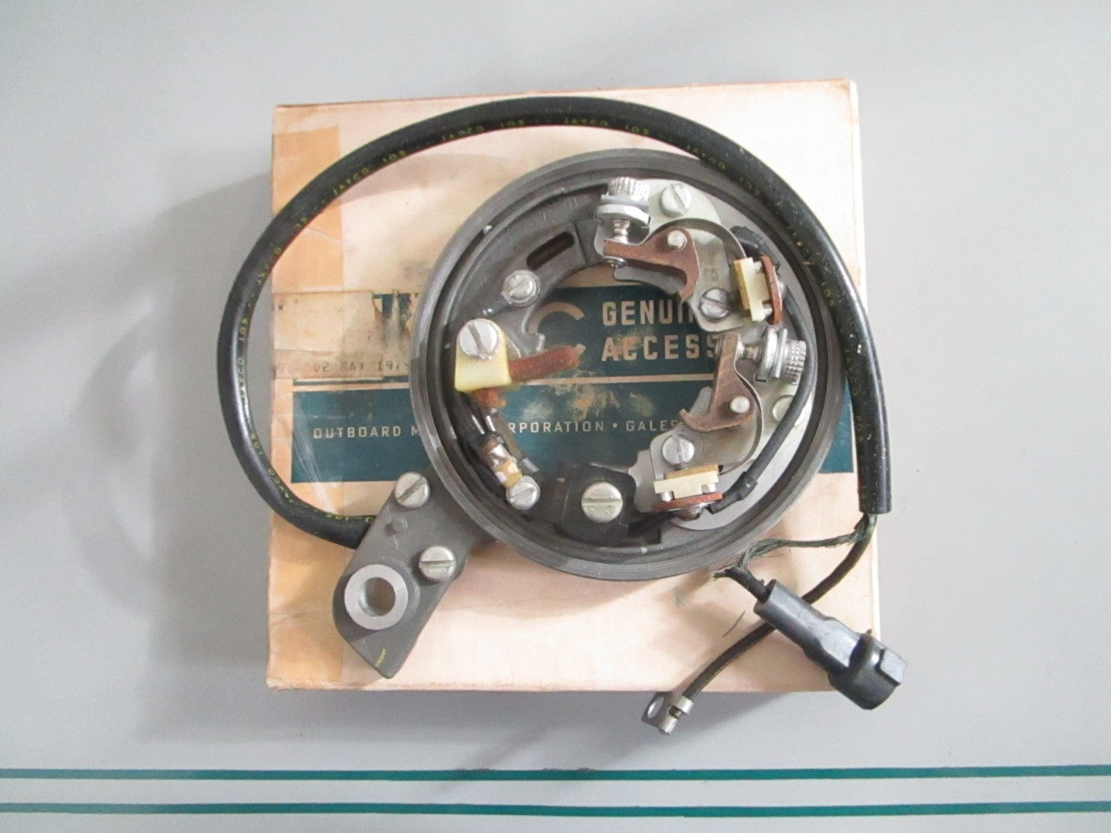 NEW OEM 384548 0384548 OMC Johnson Evinrude Plate Timer Magneto Base 0820
