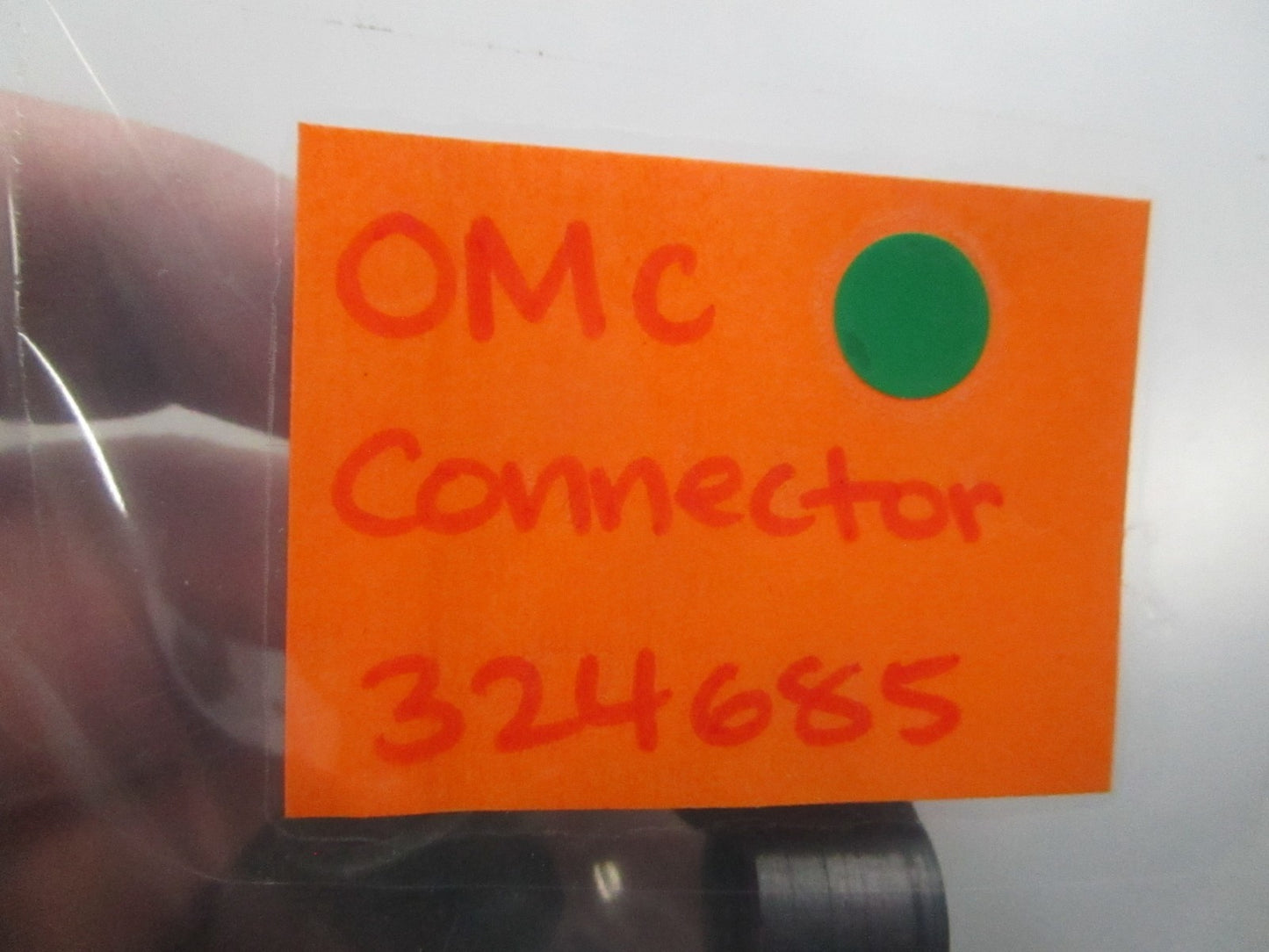NEW OEM (LOT OF 2) 324685 0324685 OMC Johnson Evinrude Connector 0810