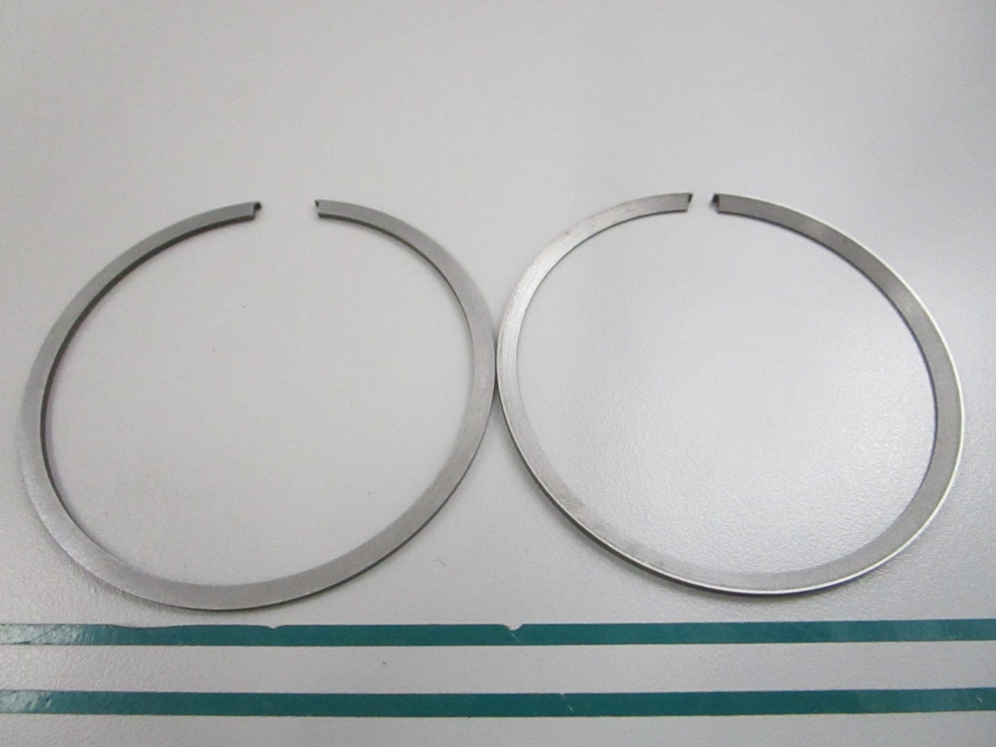 NEW OEM 384315 0384315 OMC Johnson Evinrude 2 Piston Ring Set 0810