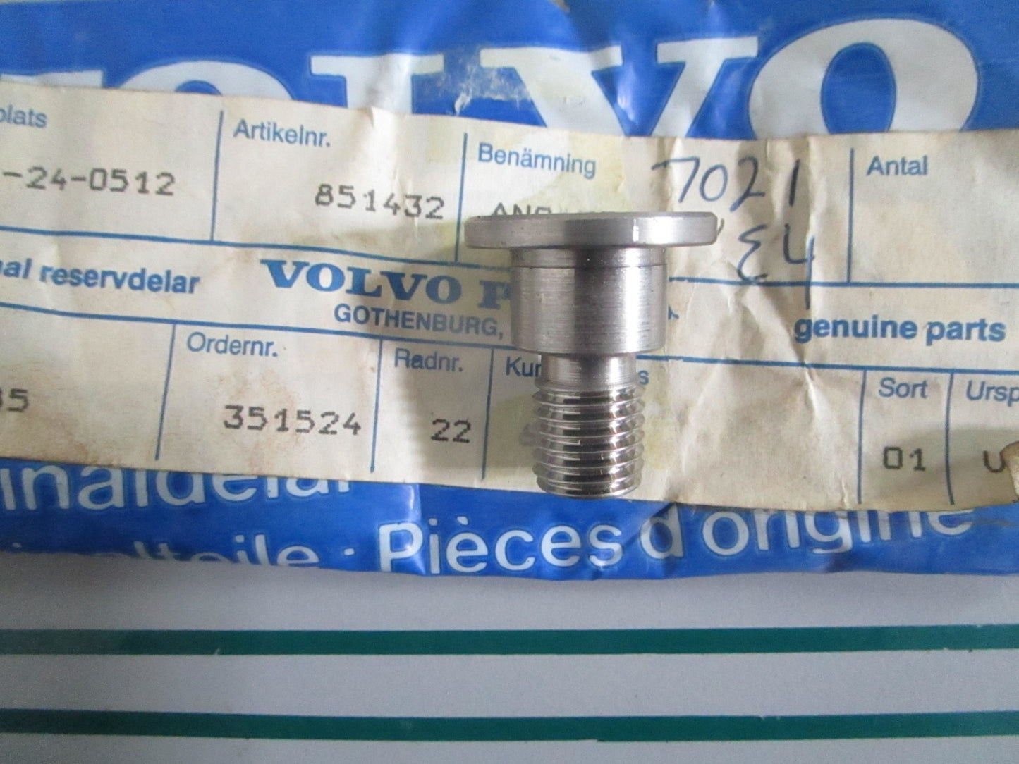 NEW OEM 851432 Volvo Penta Shoulder Screw 0820