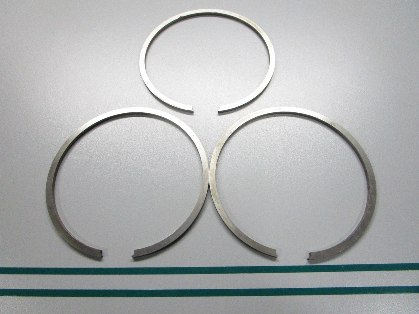 NEW OEM 378426 0378426 OMC Johnson Evinrude 3 Piston Ring Set 0810