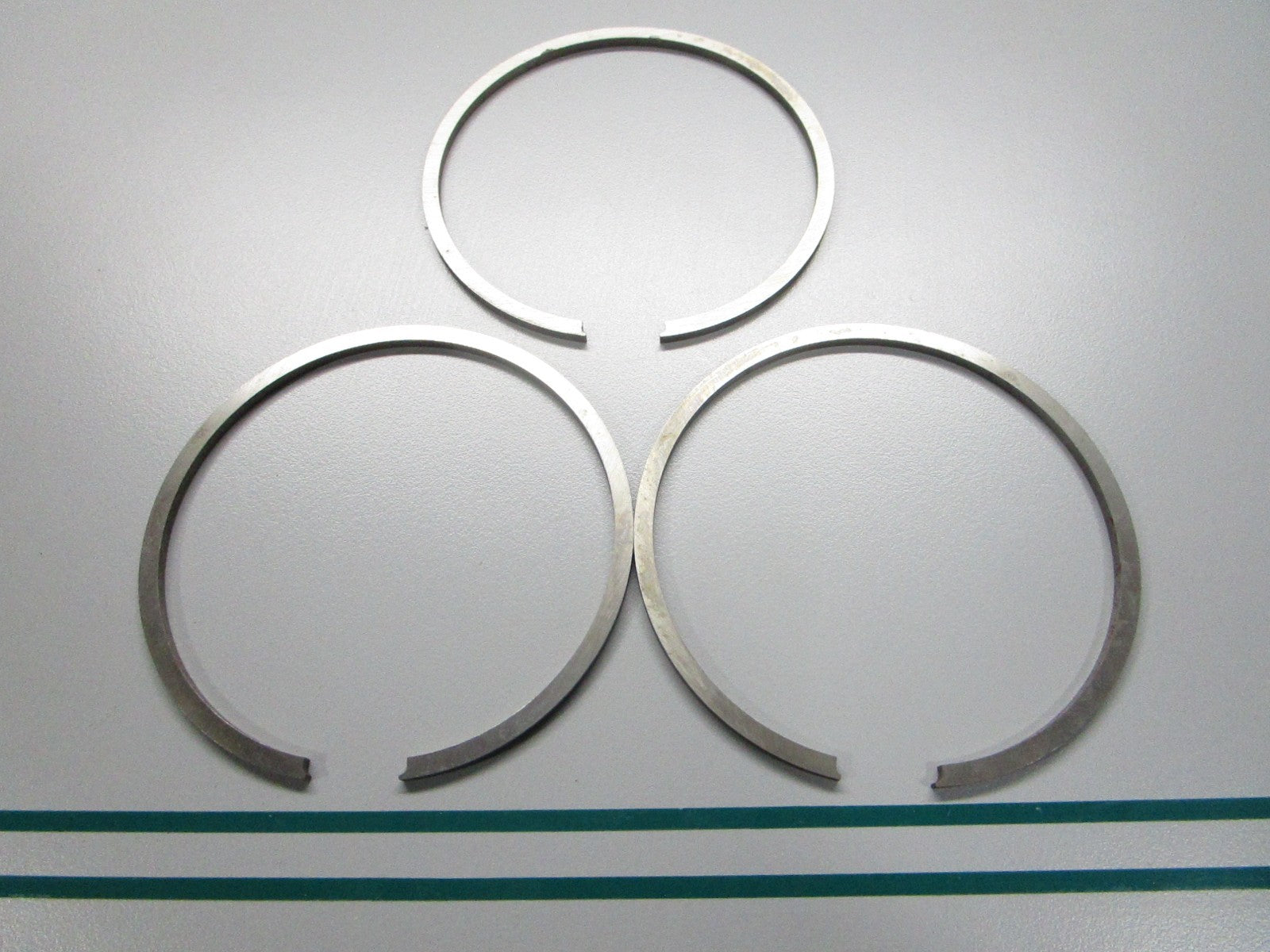NEW OEM 378426 0378426 OMC Johnson Evinrude 3 Piston Ring Set 0810
