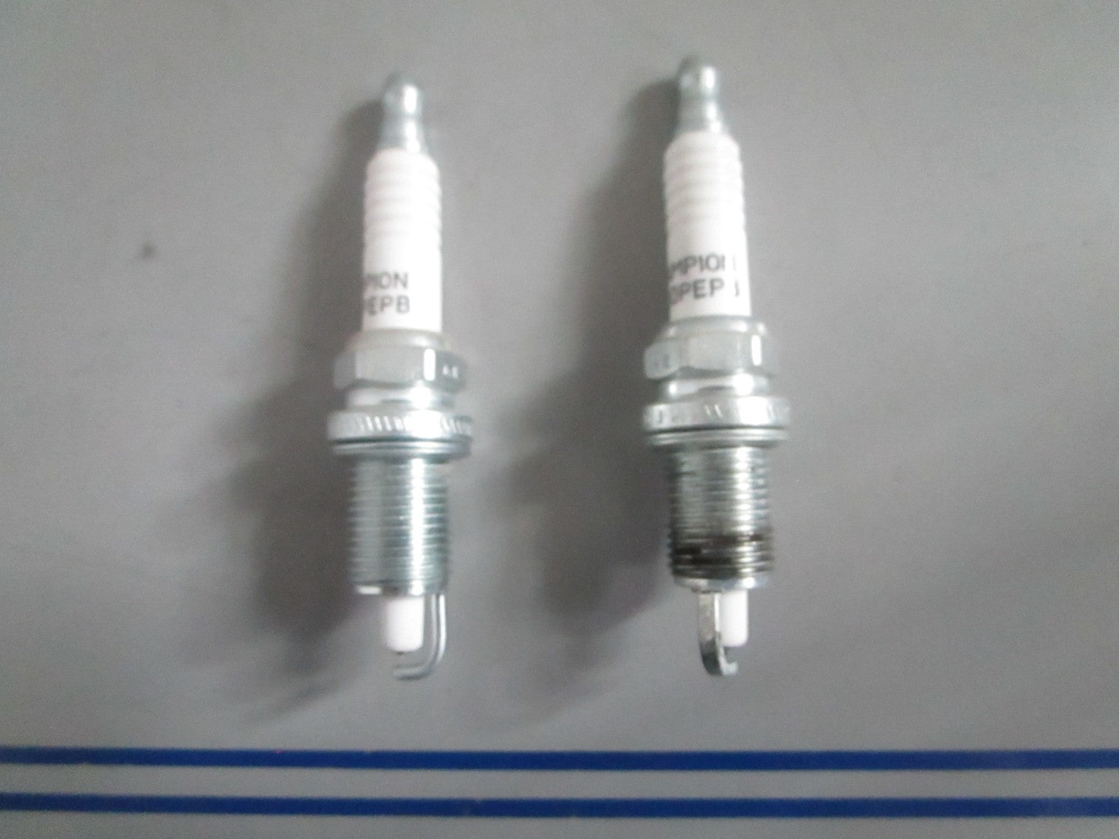 NEW OEM (LOT OF 2) QC10PEPB Champion Spark Plug 0820