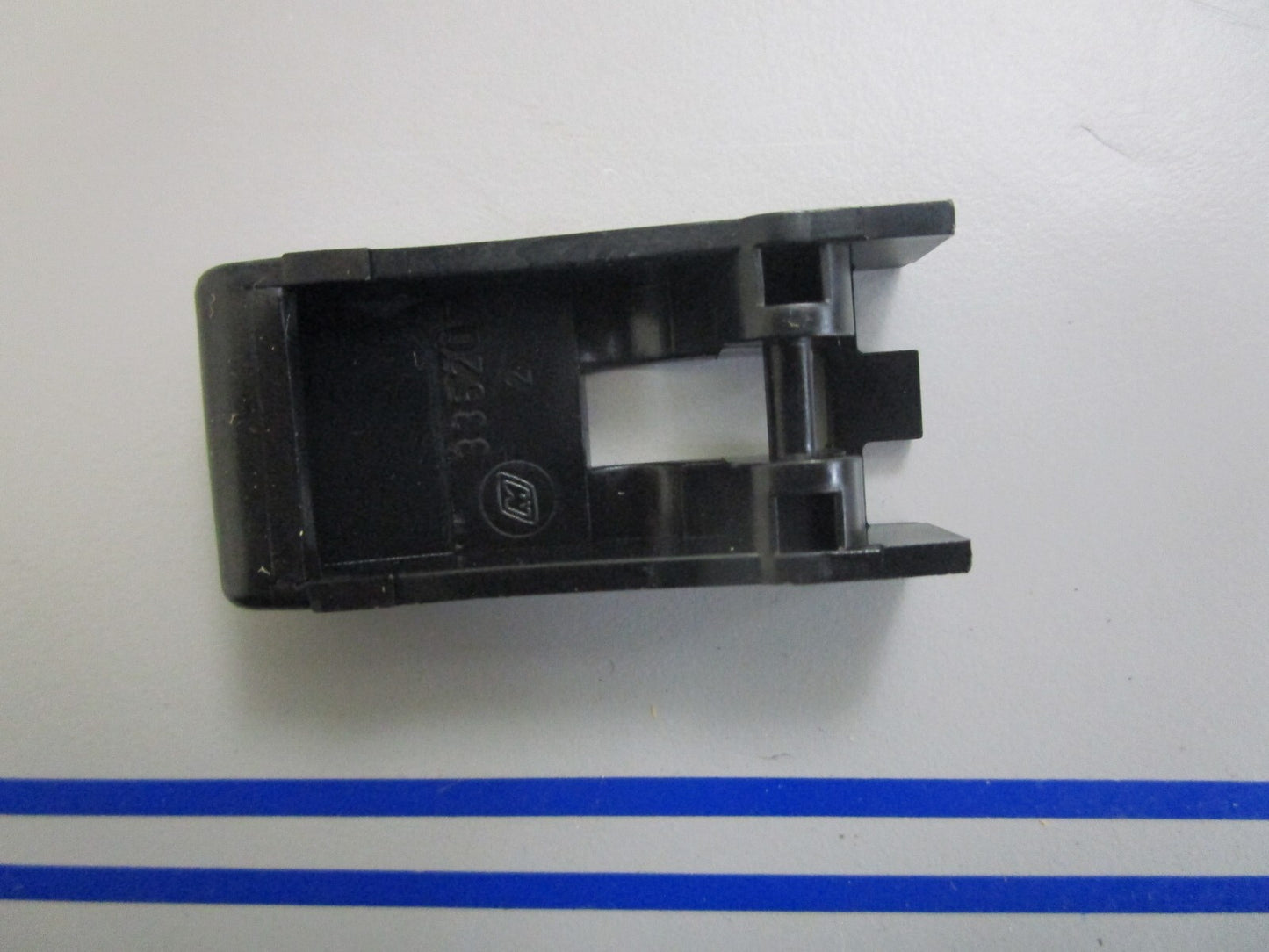 *NEW OEM* 0820 OMC Johnson Evinrude Cowl Latch 335207 0335207