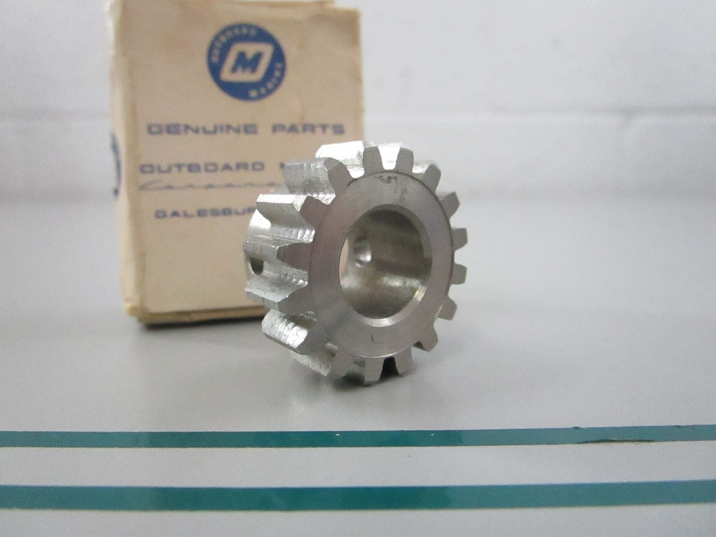 NEW OEM 308441 0308441 OMC Johnson Evinrude Worm Gear 0810