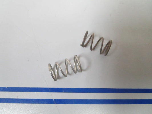 *NEW OEM* (LOT OF 2) 0810 OMC Johnson Evinrude Spring 305909 0305909