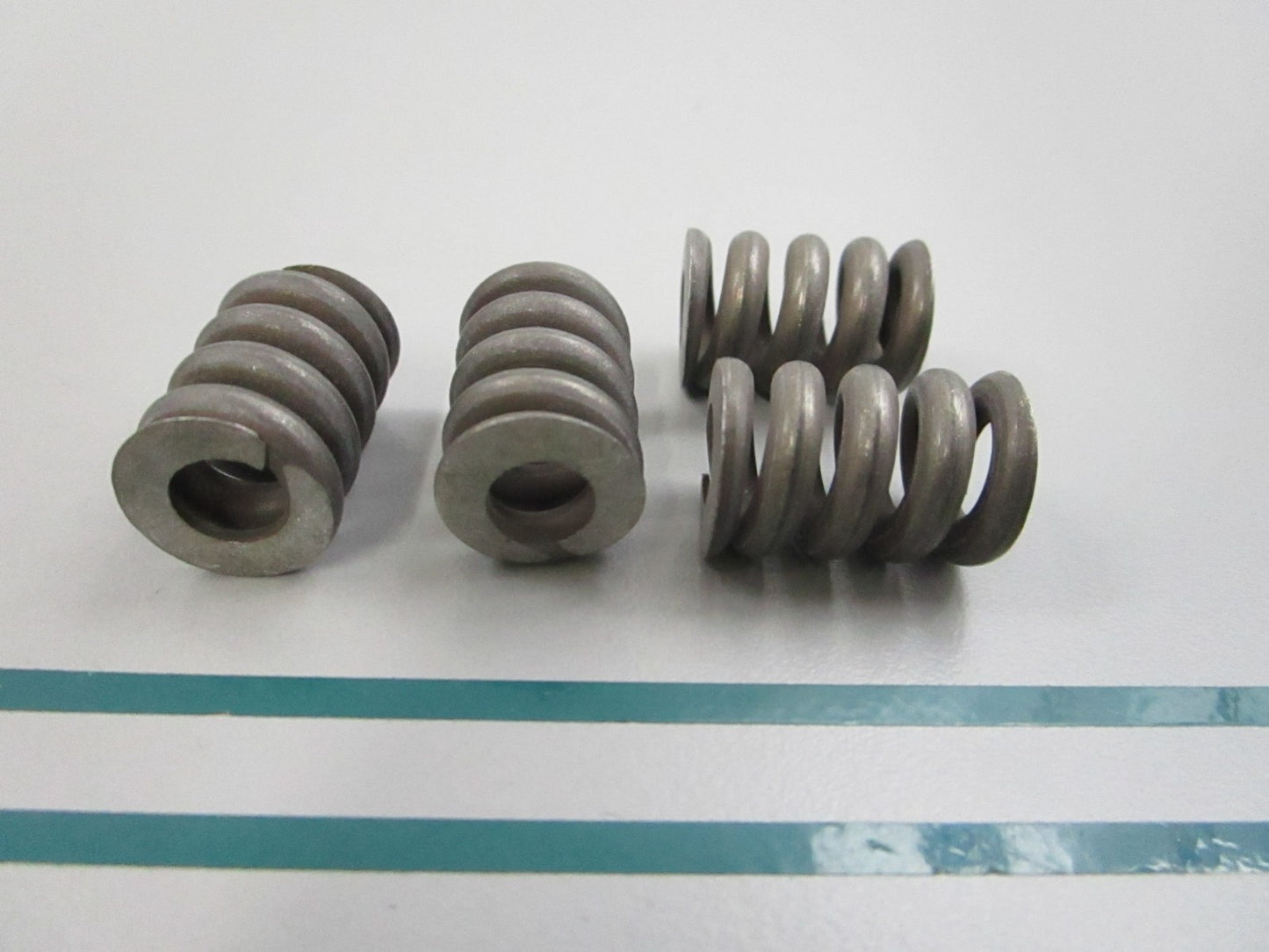 NEW OEM (LOT OF 4) 309825 0309825 OMC Johnson Evinrude Friction Spring 0810