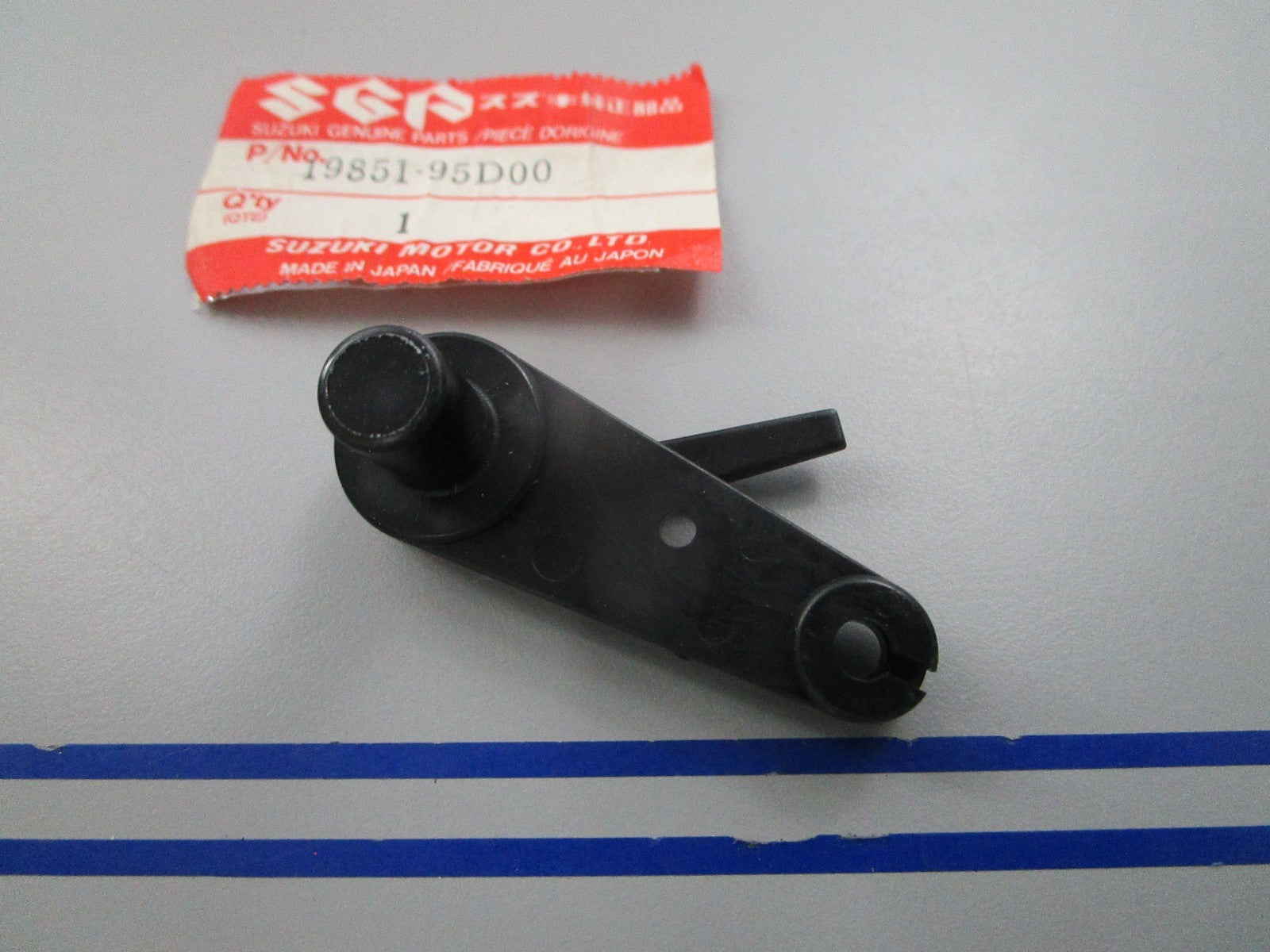 NEW OEM Suzuki 19851-95D00 Lever 0810