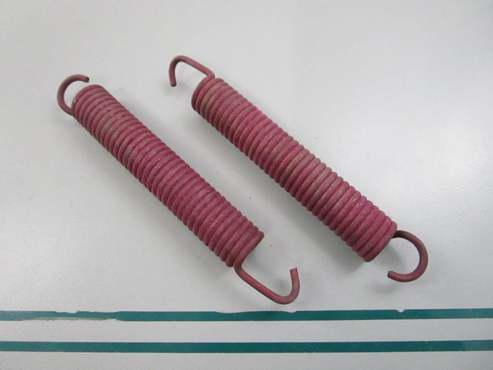 NEW OEM (LOT OF 2) 311411 0311411 OMC Johnson Evinrude Lock Spring 0810