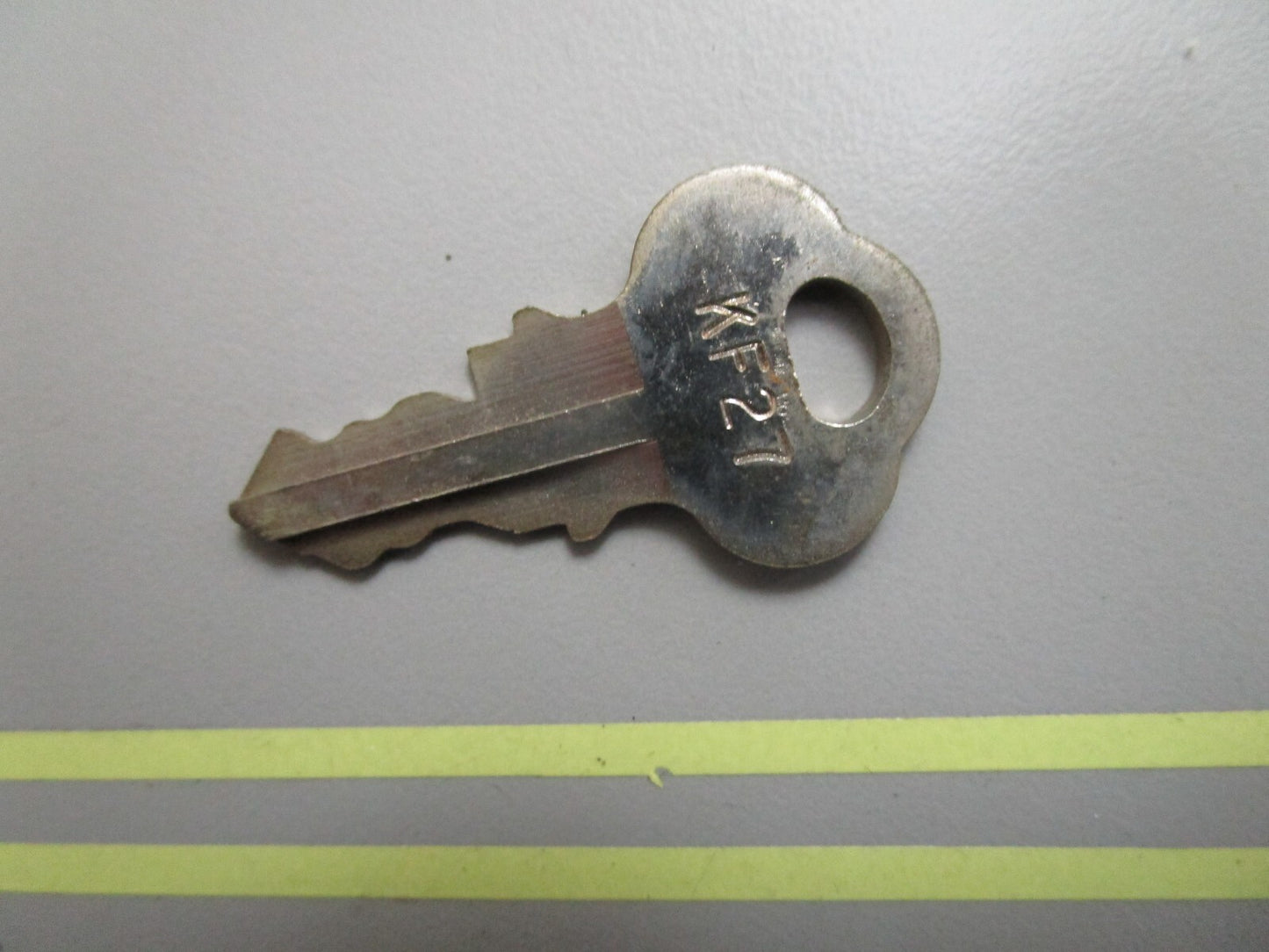 *NEW OEM* 0810 OMC Johnson Evinrude Ignition Key KF27 501542 0501542