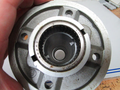 *NEW OEM* 0820 OMC Johnson Evinrude Bearing Carrier 387374 0387374