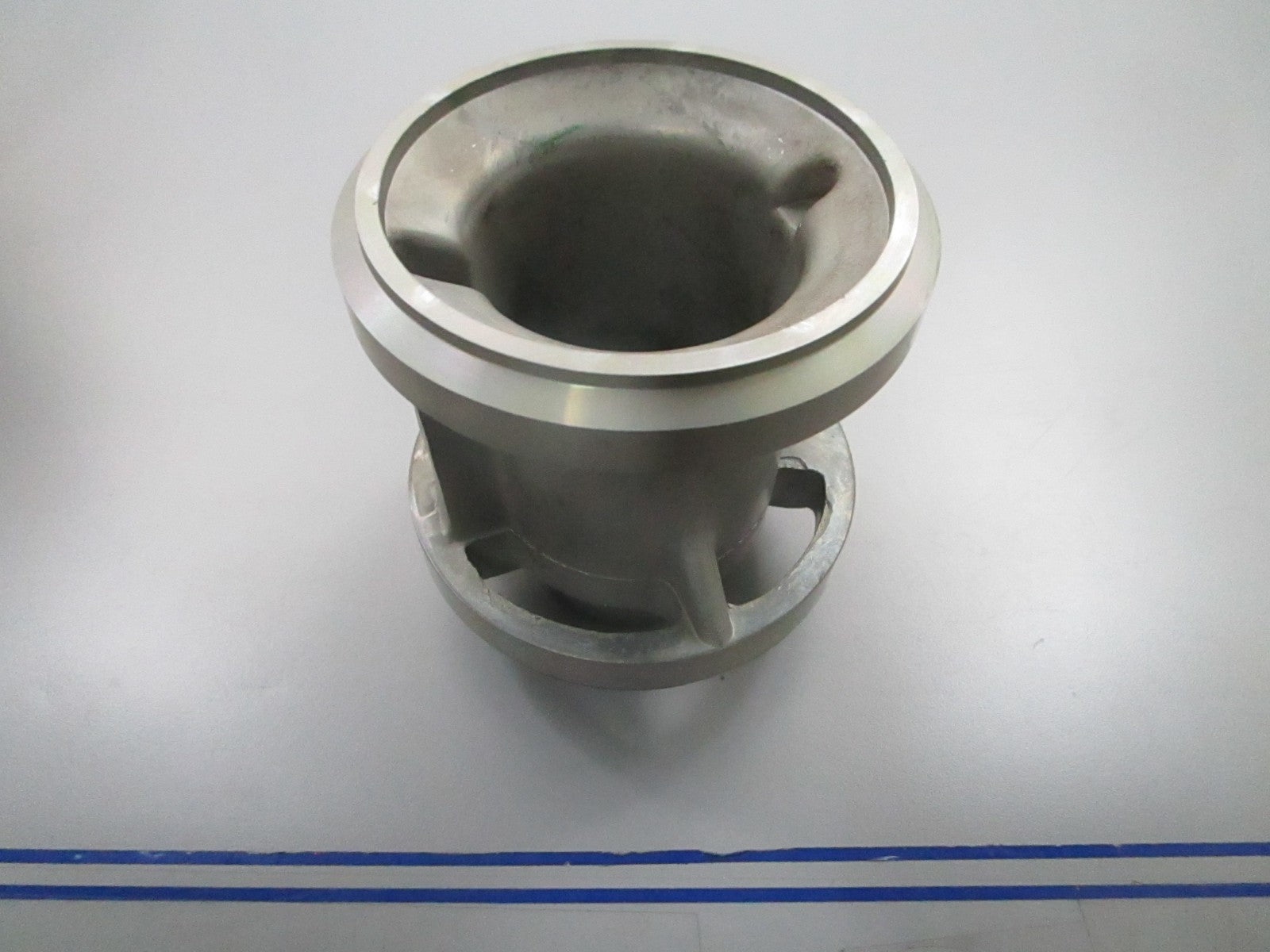 *NEW OEM* 0820 Mercury Quicksilver Bearing Carrier Assy 41641A6