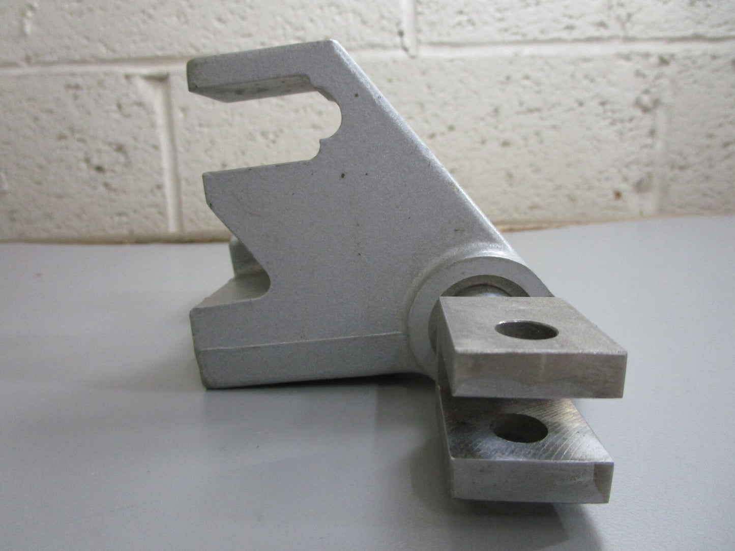 *NEW OEM* 0820 OMC Johnson Evinrude STBD Housing Plug & Spool Valve Ay 984484