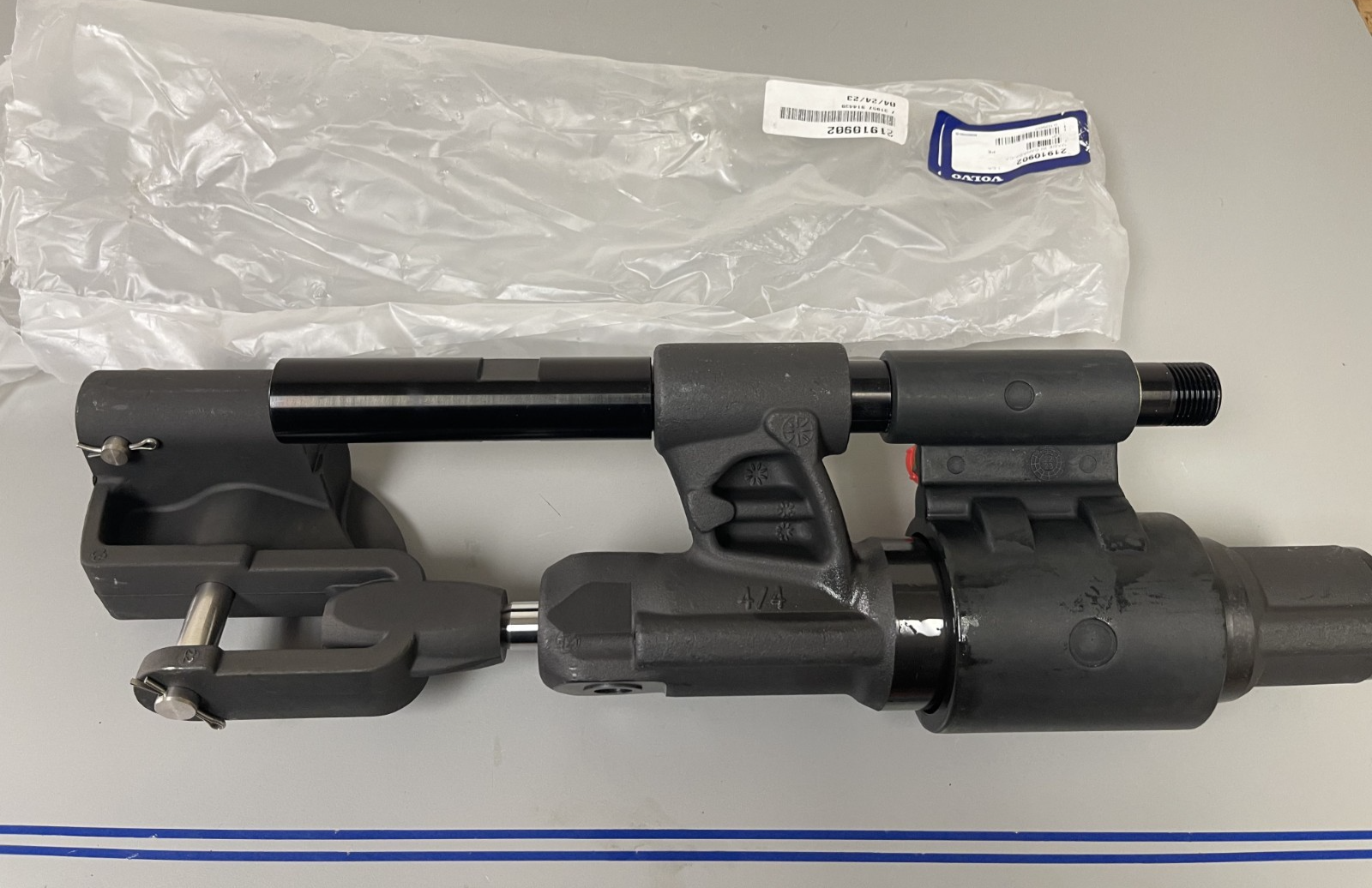 *NEW OEM* 0670 Volvo Penta Power Steering Actuator 3860883 21910902