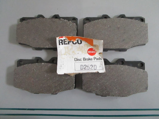 NEW D252D Disc Brake Pad Set 0820
