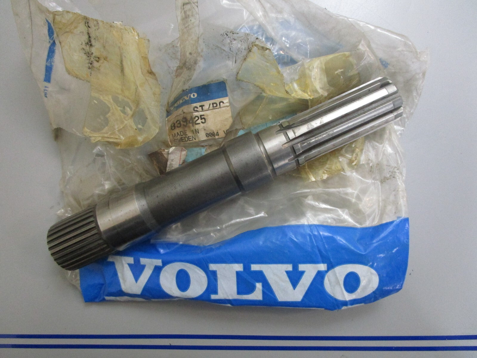 *NEW OEM* 0820 Volvo Penta Spindle Shaft 839425