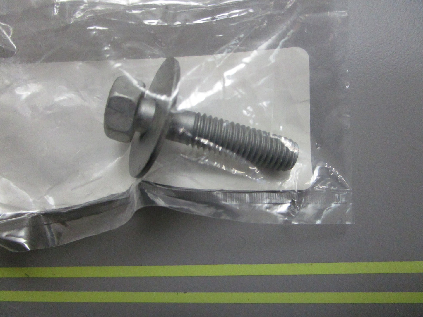 *NEW OEM* 0810 Yamaha Bolt w/ Washer 90119-08187-00