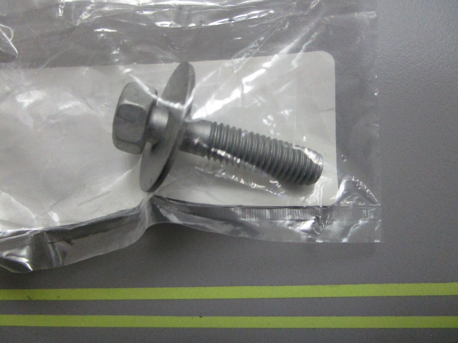 *NEW OEM* 0810 Yamaha Bolt w/ Washer 90119-08187-00