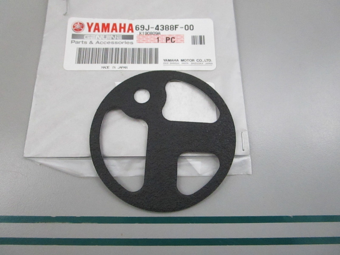 NEW OEM 69J-4388F-00-00 Yamaha Spacer 0810