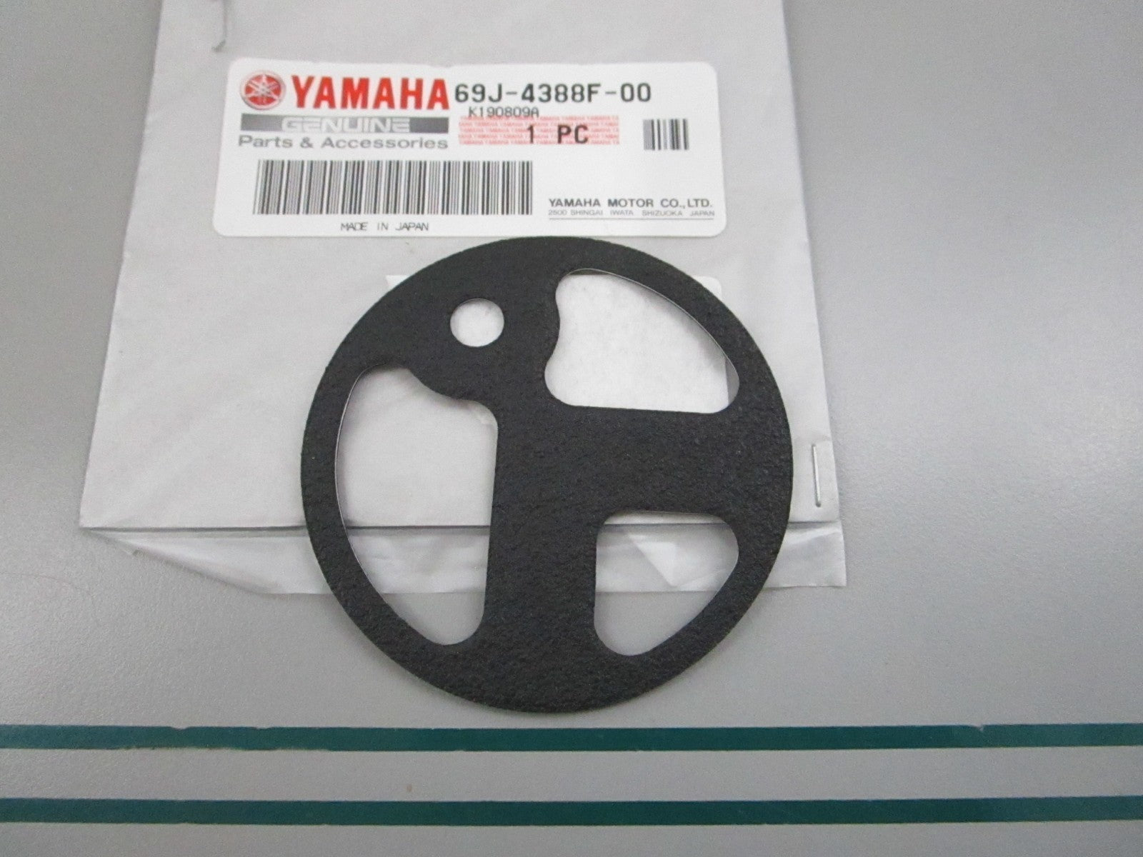 NEW OEM 69J-4388F-00-00 Yamaha Spacer 0810