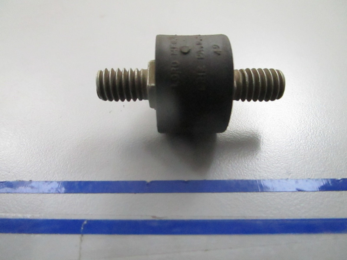 *NEW OEM* 0810 OMC Johnson Evinrude Rubber Mount 379061 0379061