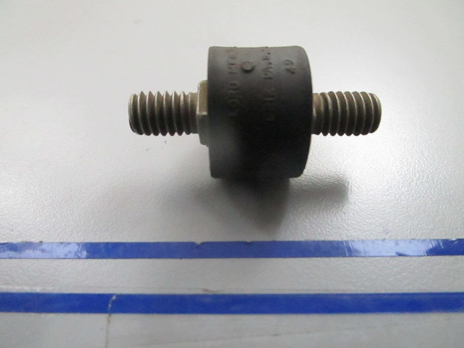 *NEW OEM* 0810 OMC Johnson Evinrude Rubber Mount 379061 0379061