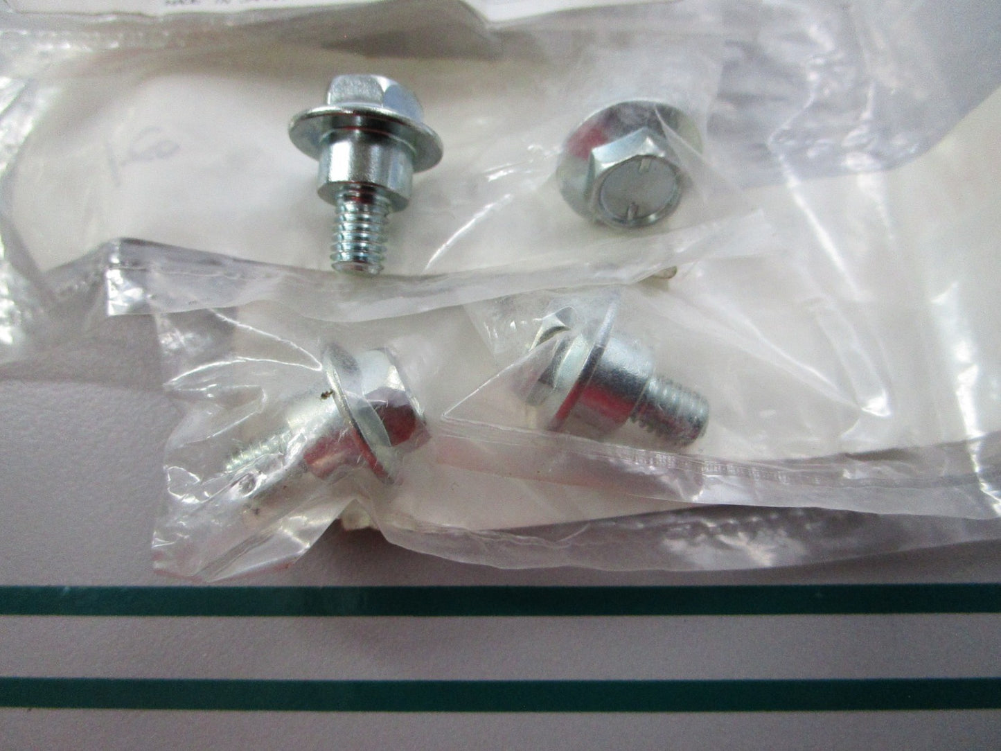NEW OEM (LOT OF4) 90109-06236-00 Yamaha Bolt 0810