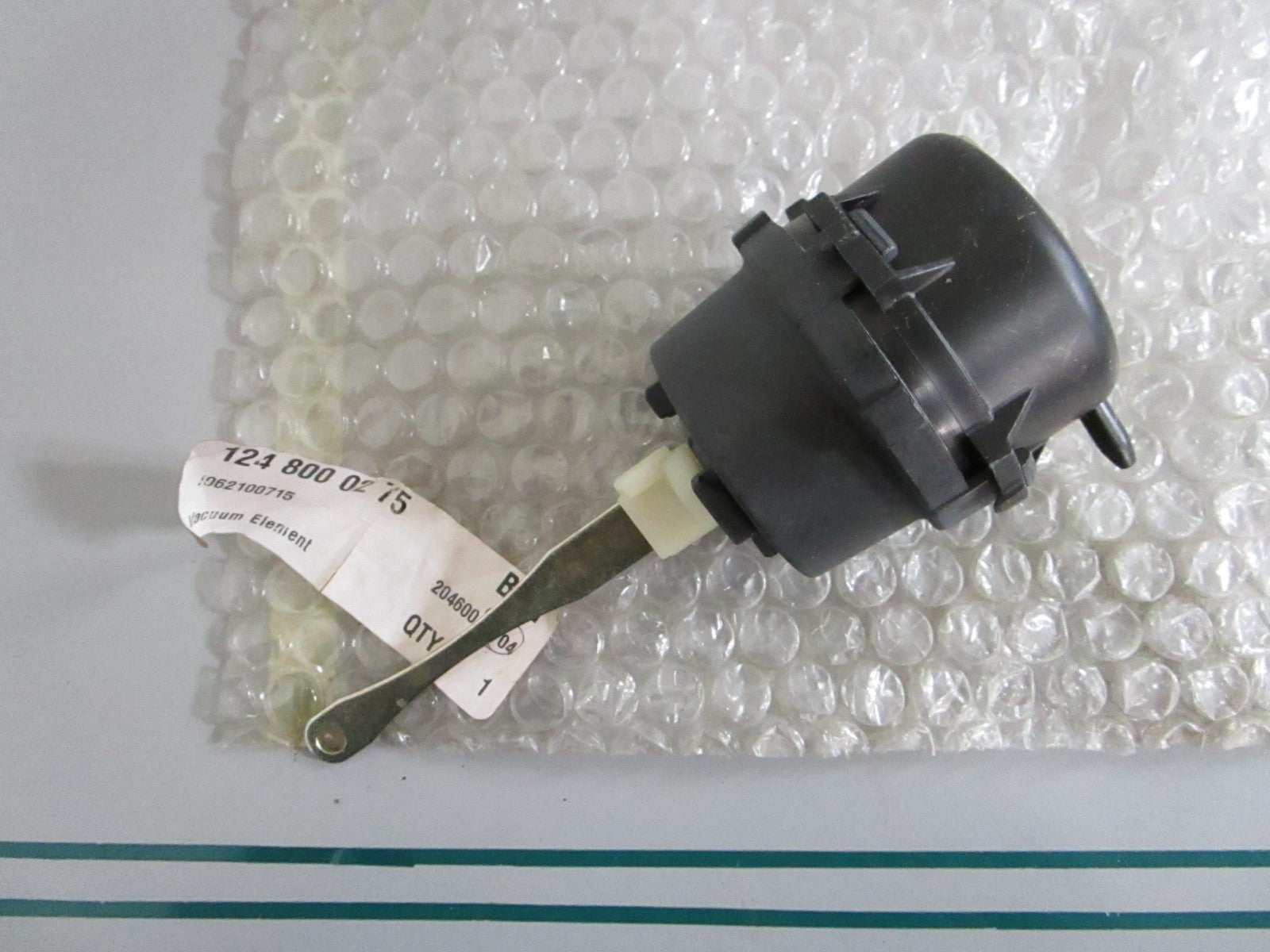 NEW OEM 1248000275 Mercedes-Benz Vacuum Element 0820
