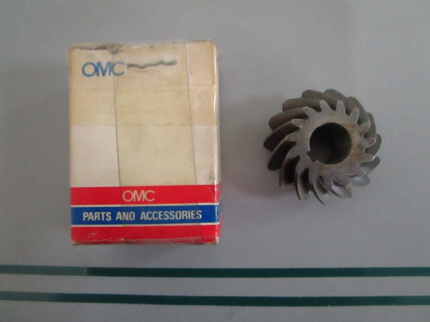 OMC NEW OEM Pinion Gear 304009 Johnson Evinrude 5.5HP 7.5HP Lower Unit 0820