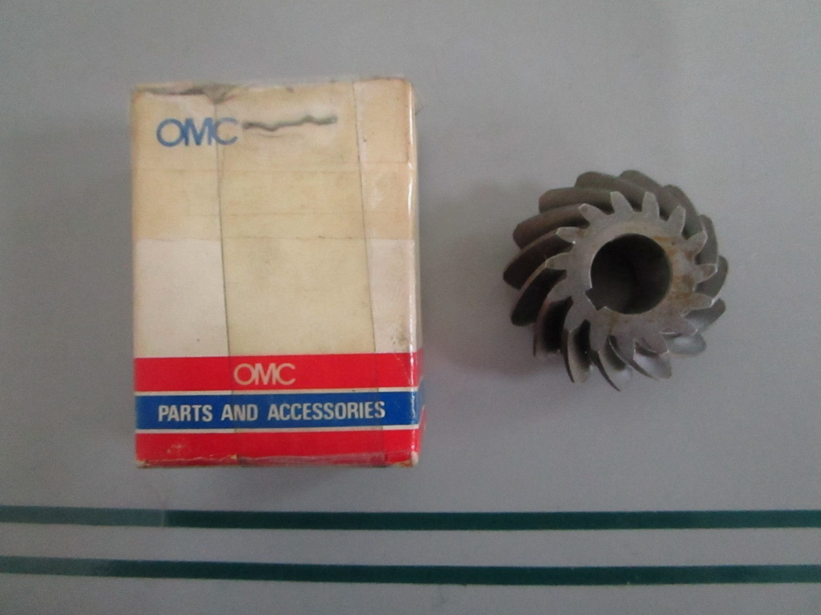 OMC NEW OEM Pinion Gear 304009 Johnson Evinrude 5.5HP 7.5HP Lower Unit 0820