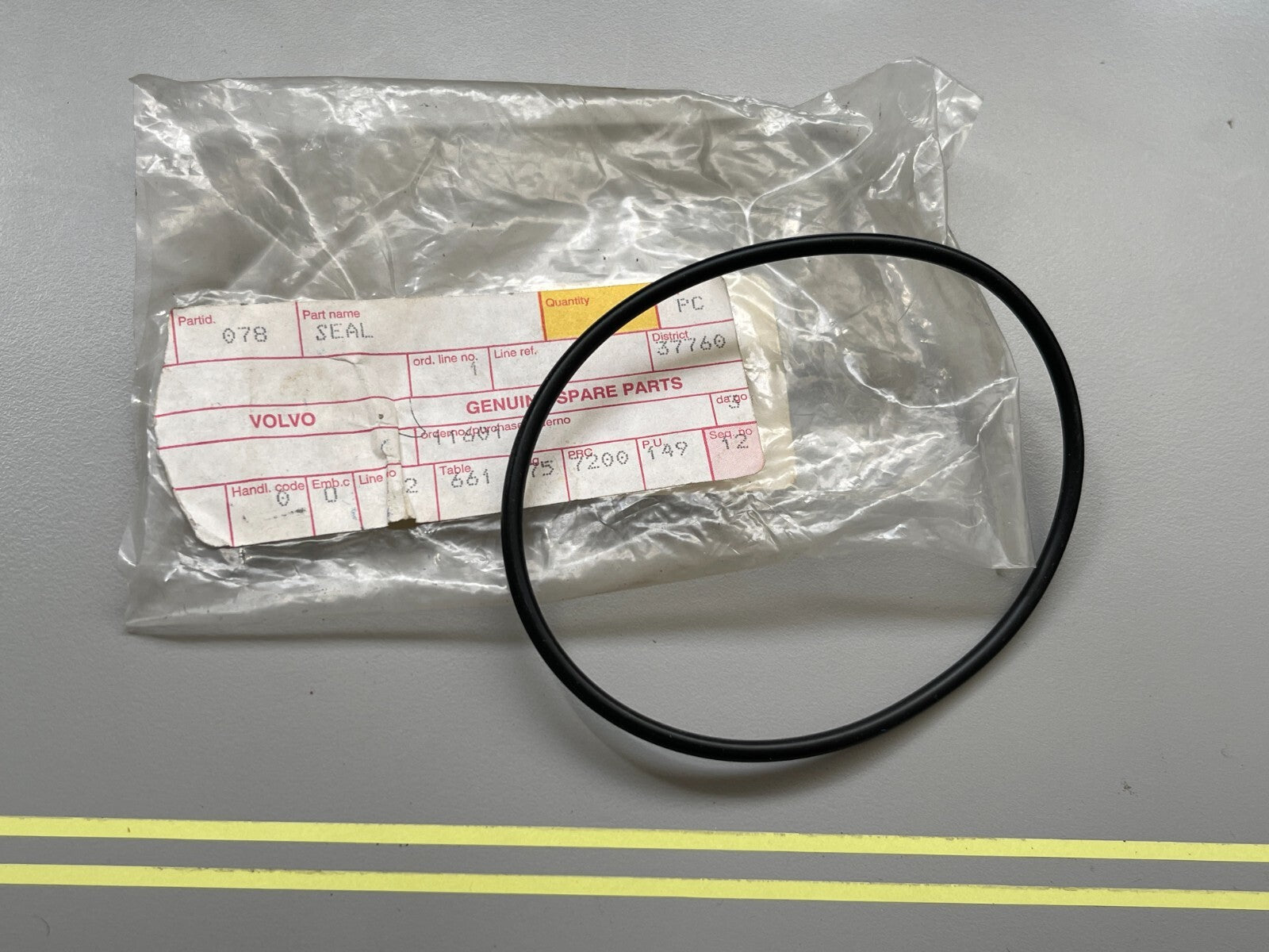 *NEW OEM* 0810 Volvo Penta Seal 3858078
