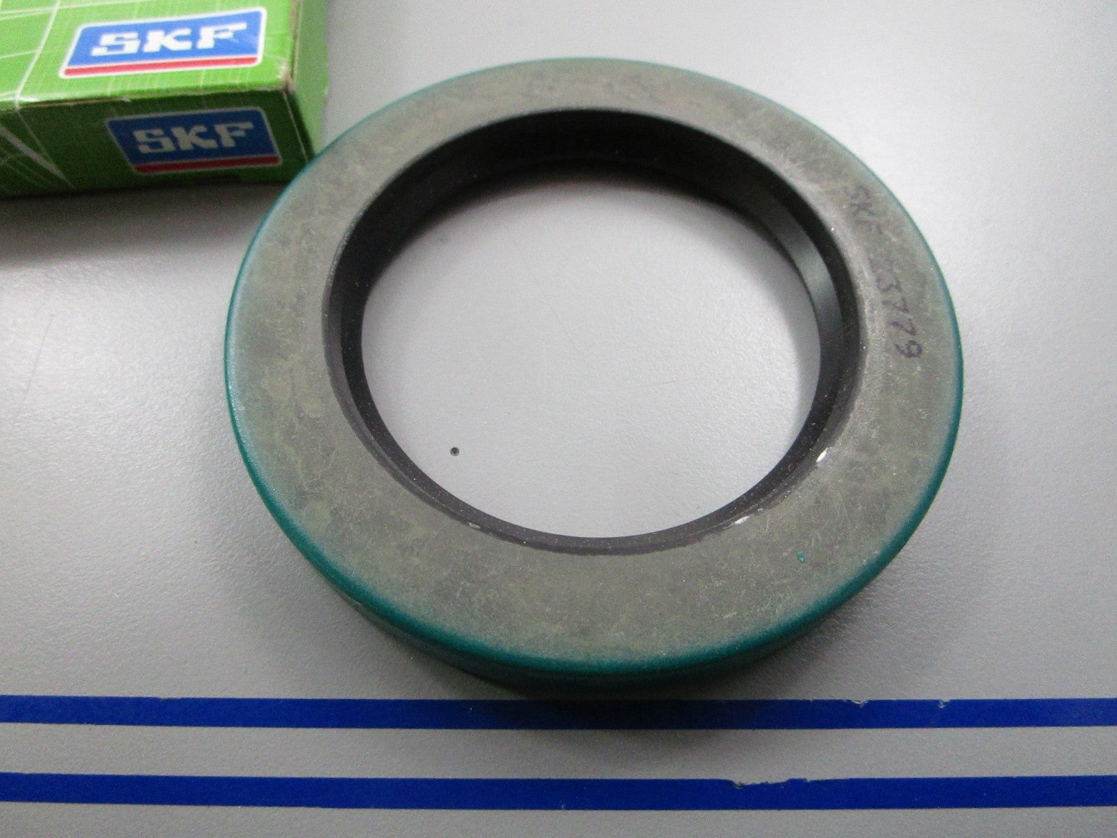 *NEW* 0810 SKF Oil Seal 23779