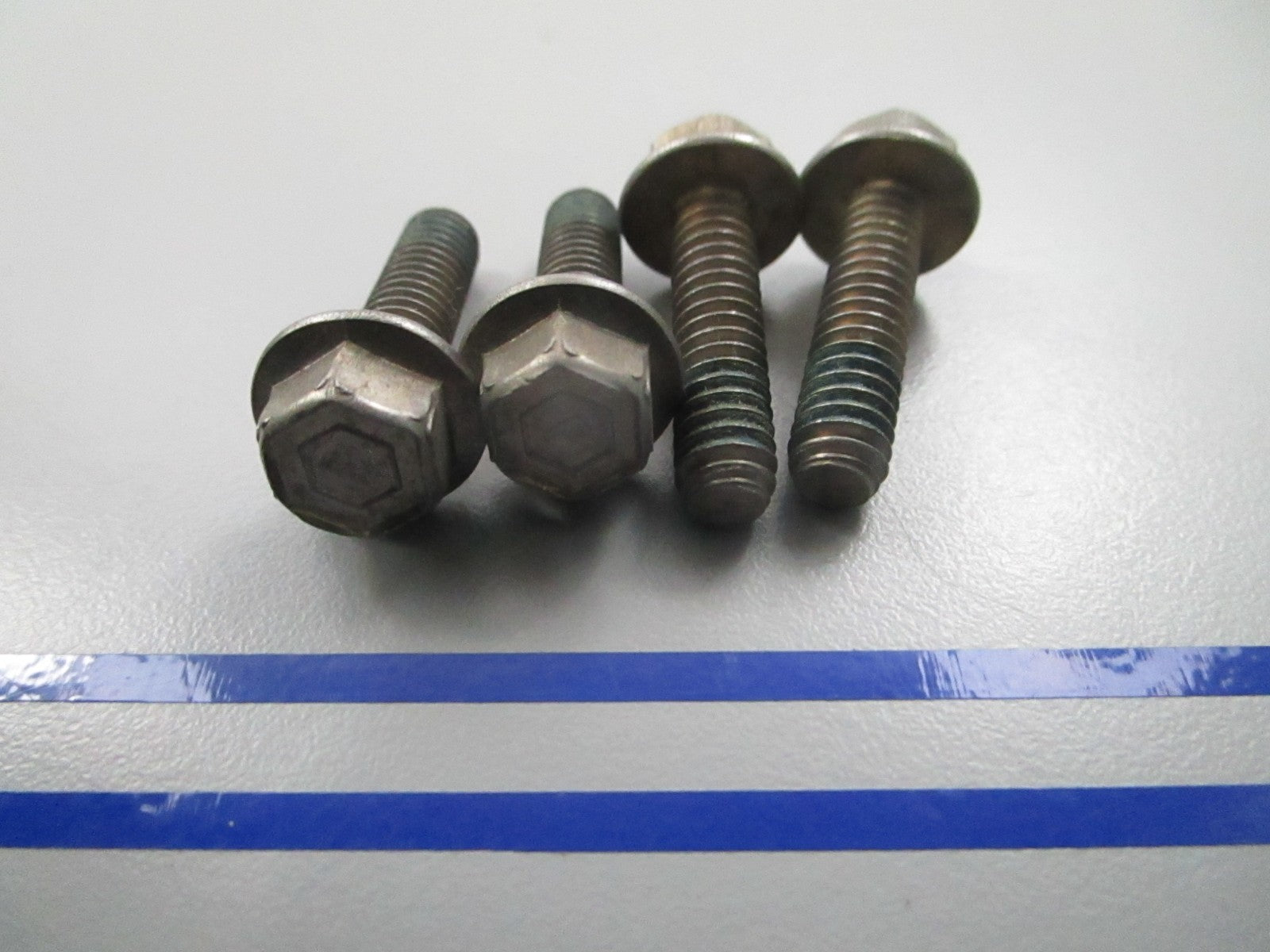 *NEW OEM* (LOT OF 4) 0810 Mercury Quicksilver Screw 8M0030694
