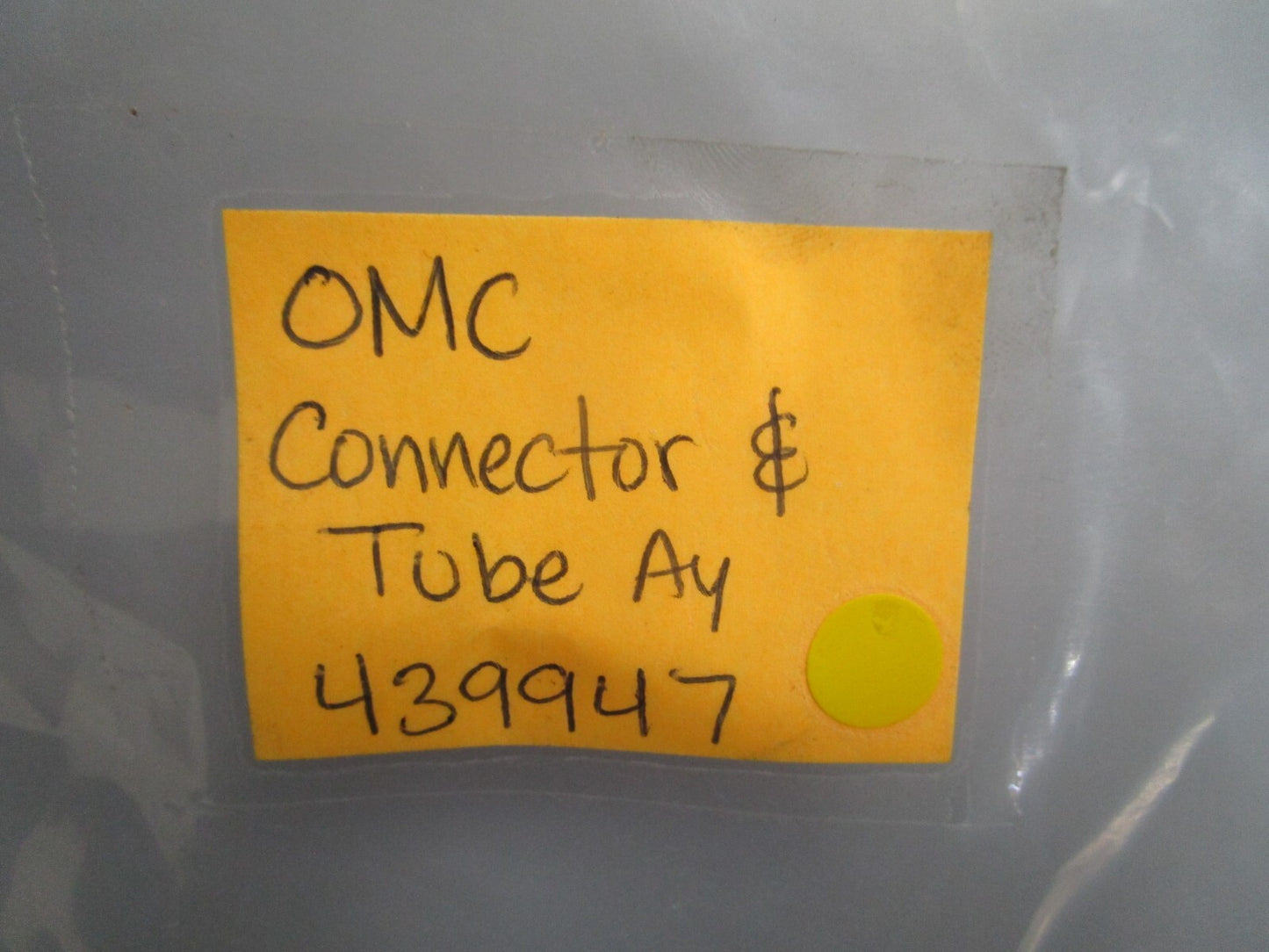 *NEW OEM* 0820 OMC Johnson Evinrude Connector & Tube Ay 439947 0439947