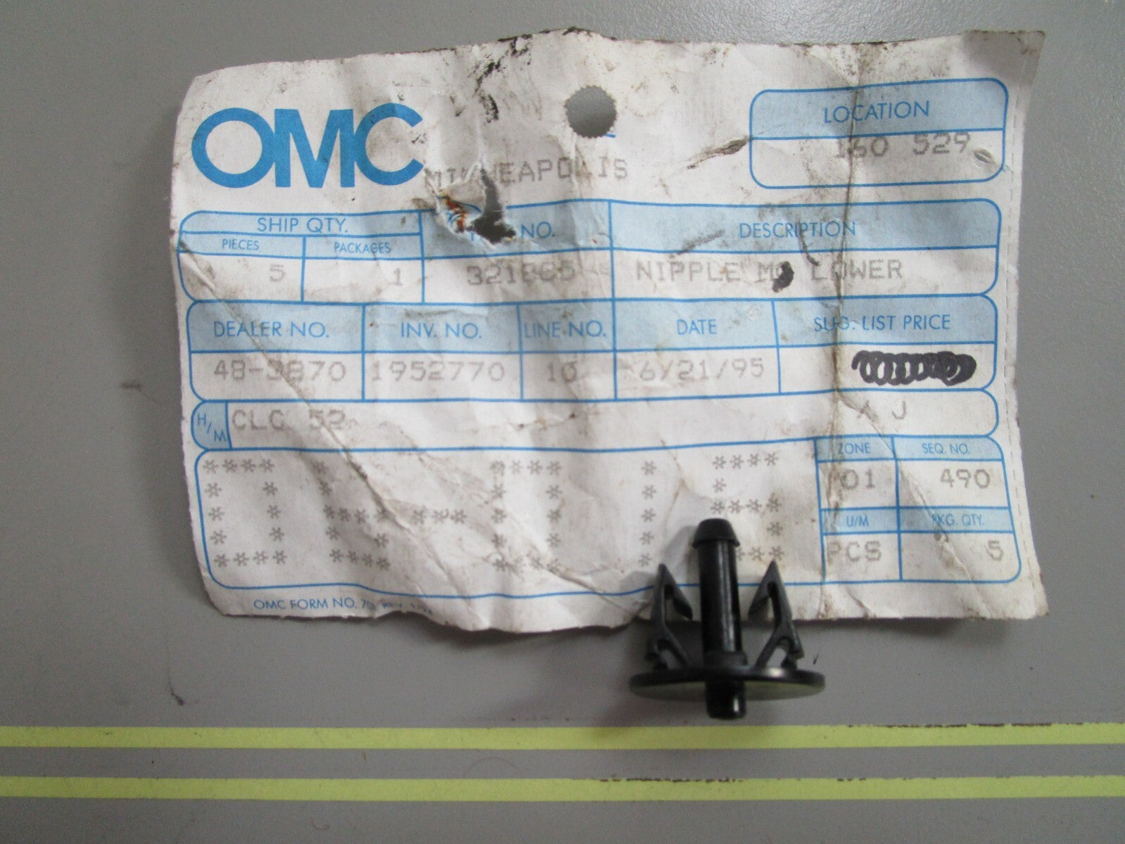 *NEW OEM* 0810 OMC Johnson Evinrude Lower Mount Cover Nipple 321885 0321885
