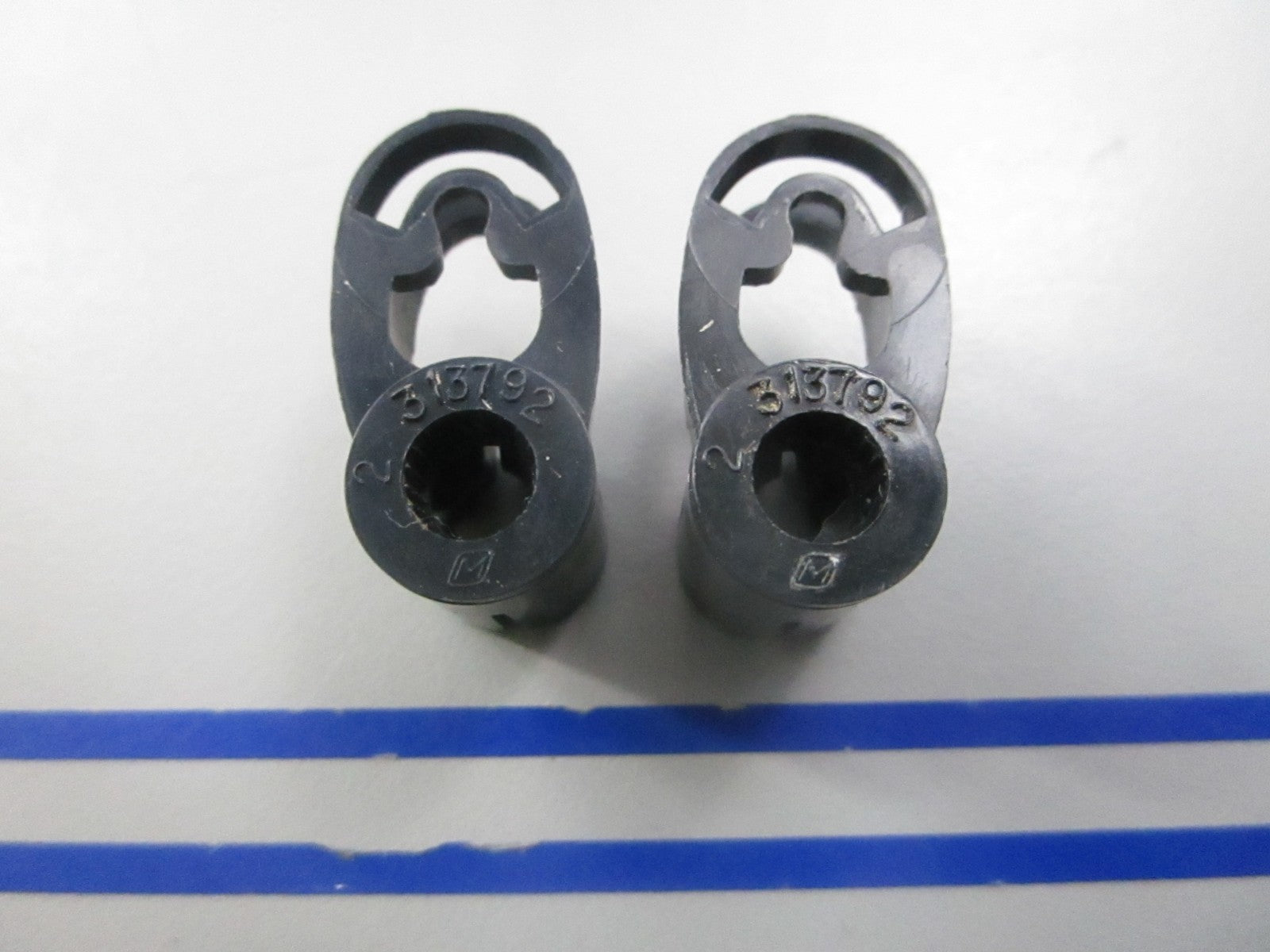 NEW OEM (LOT OF 2) 313792 0313792 OMC Johnson Evinrude Arm 0810