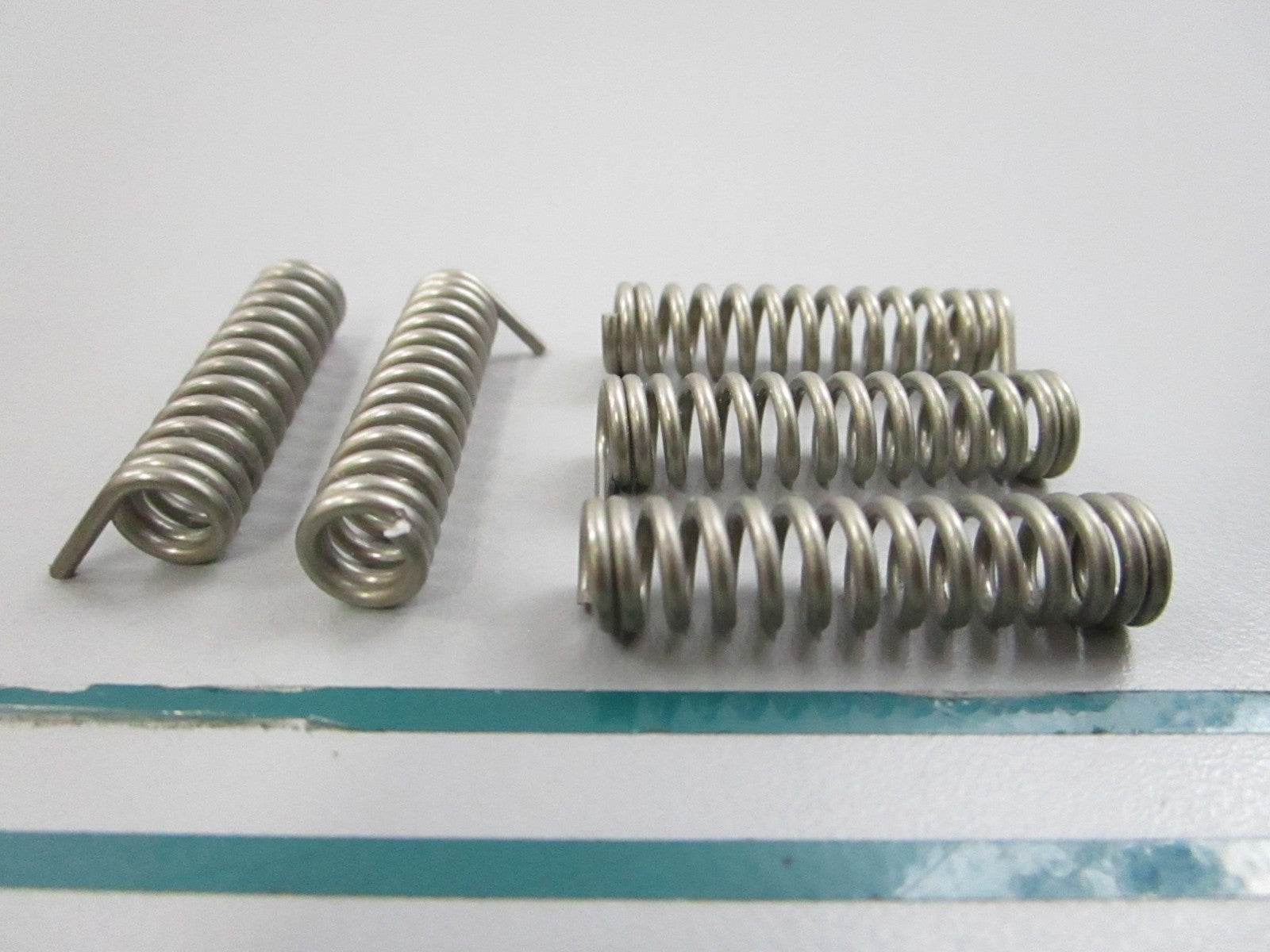 NEW OEM (LOT OF 5) 90501-14236-00 Yamaha Spring Compression 0810
