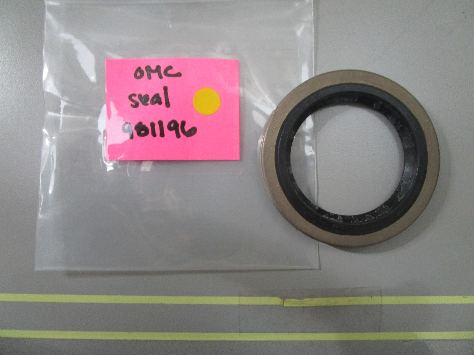 *NEW OEM* 0810 OMC Johnson Evinrude Seal 981196 0981196