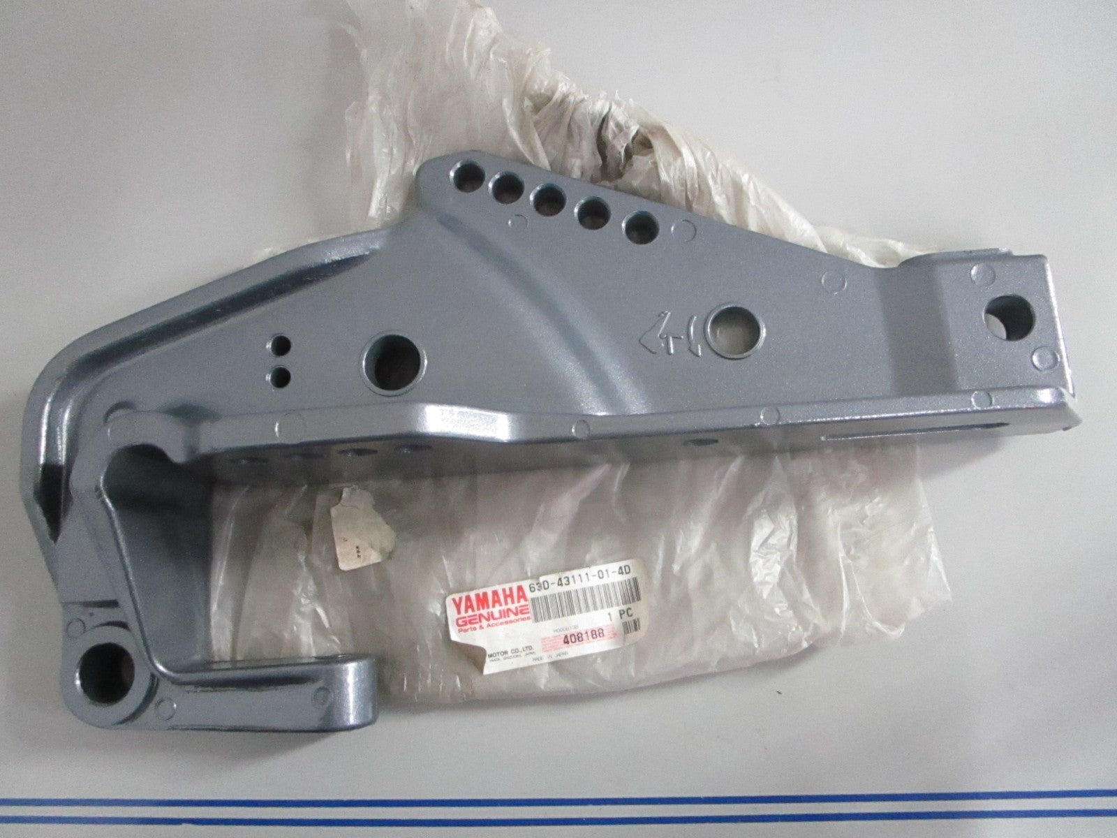 NEW OEM 63D-43111-01-4D Yamaha Clamp Bracket 0820