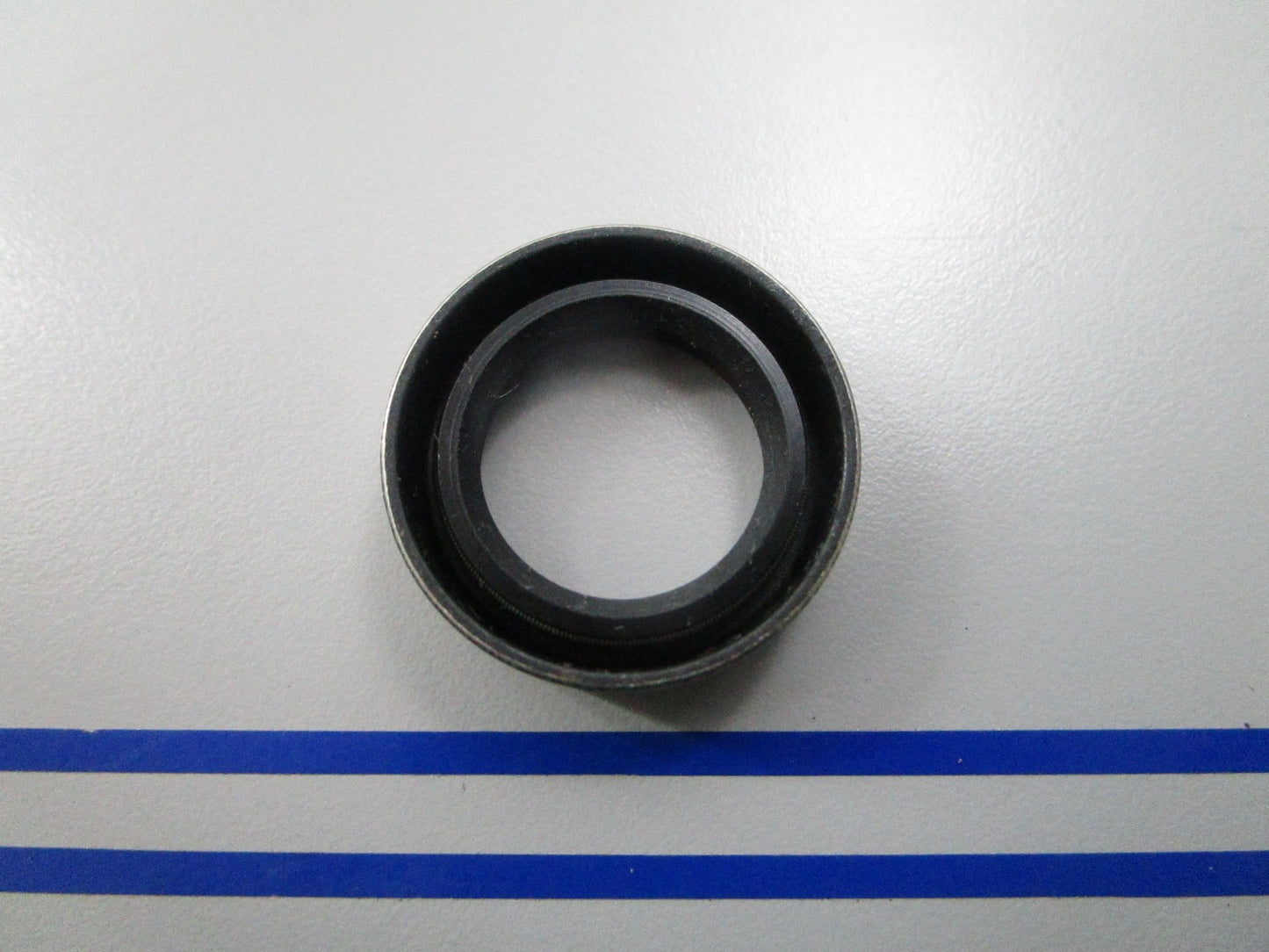 NEW OEM 309733 0309733 OMC Johnson Evinrude Crankshaft Seal 0810
