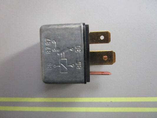 *NEW OEM* 0810 Volvo Penta Relay 876037
