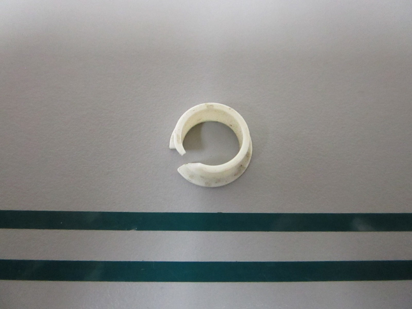 NEW OEM 318194 0318194 OMC Johnson Evinrude Bushing 0810