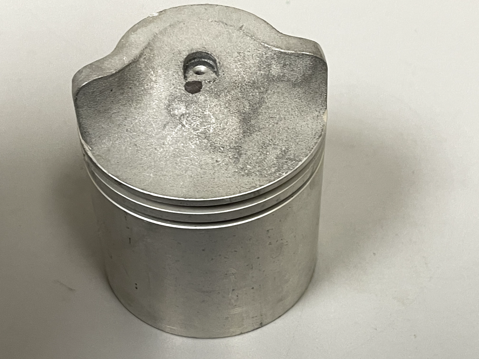 *NEW OEM* 0670 OMC Johnson Evinrude Piston 385338 0385338