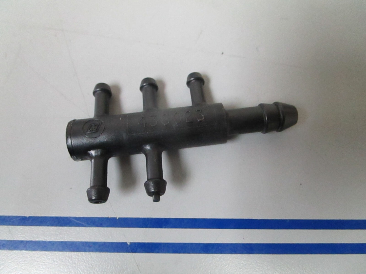 *NEW OEM* 0810 OMC Johnson Evinrude Upper Fuel Manifold 436023 0436023