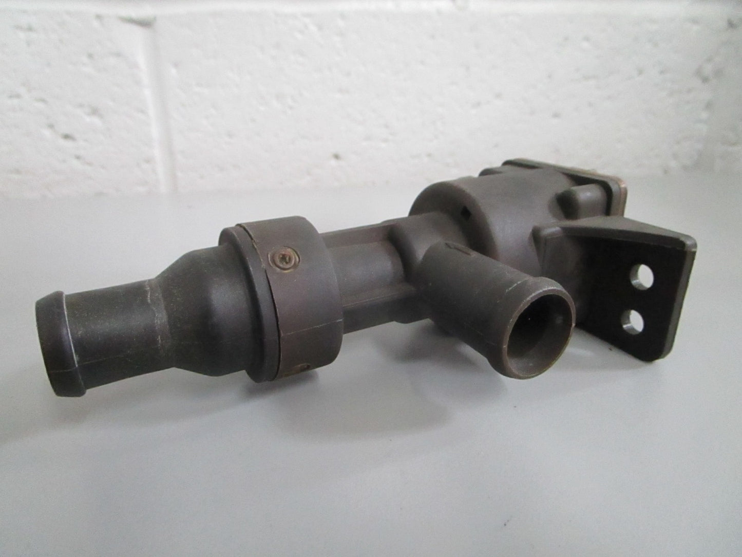 NEW OEM 0008302984 Mercedes-Benz Bosch Heater Control Valve 0820