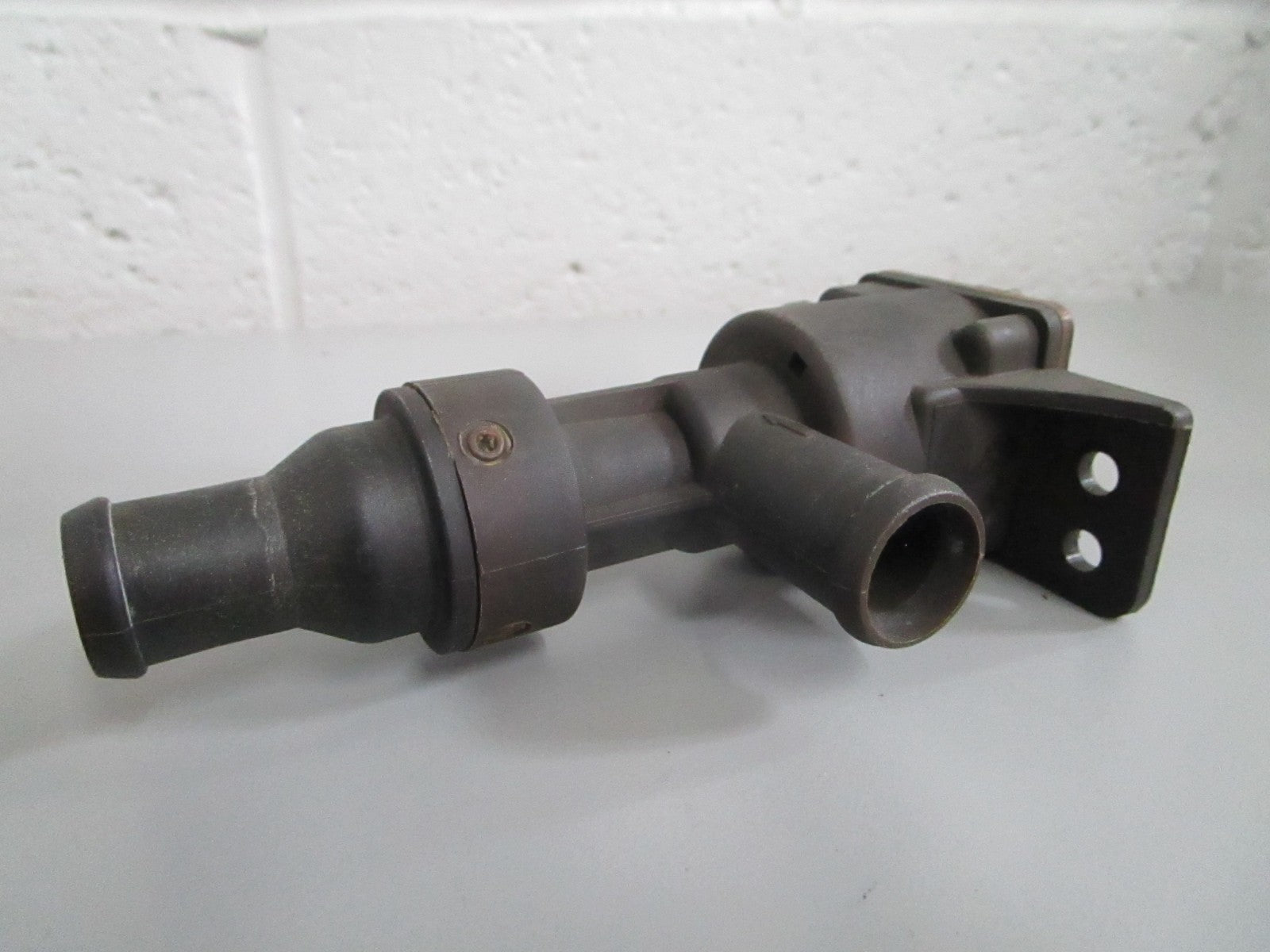NEW OEM 0008302984 Mercedes-Benz Bosch Heater Control Valve 0820