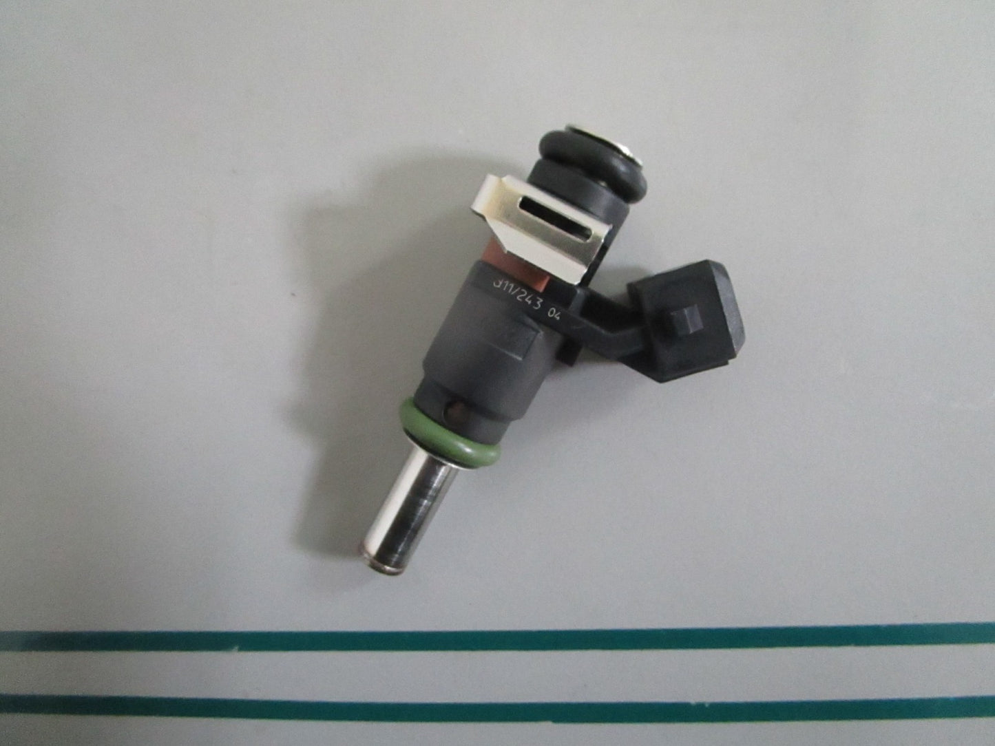 Mercury Marine NEW OEM 8M2005198 Fuel Injector NOS Genuine Factory Outboard 0820