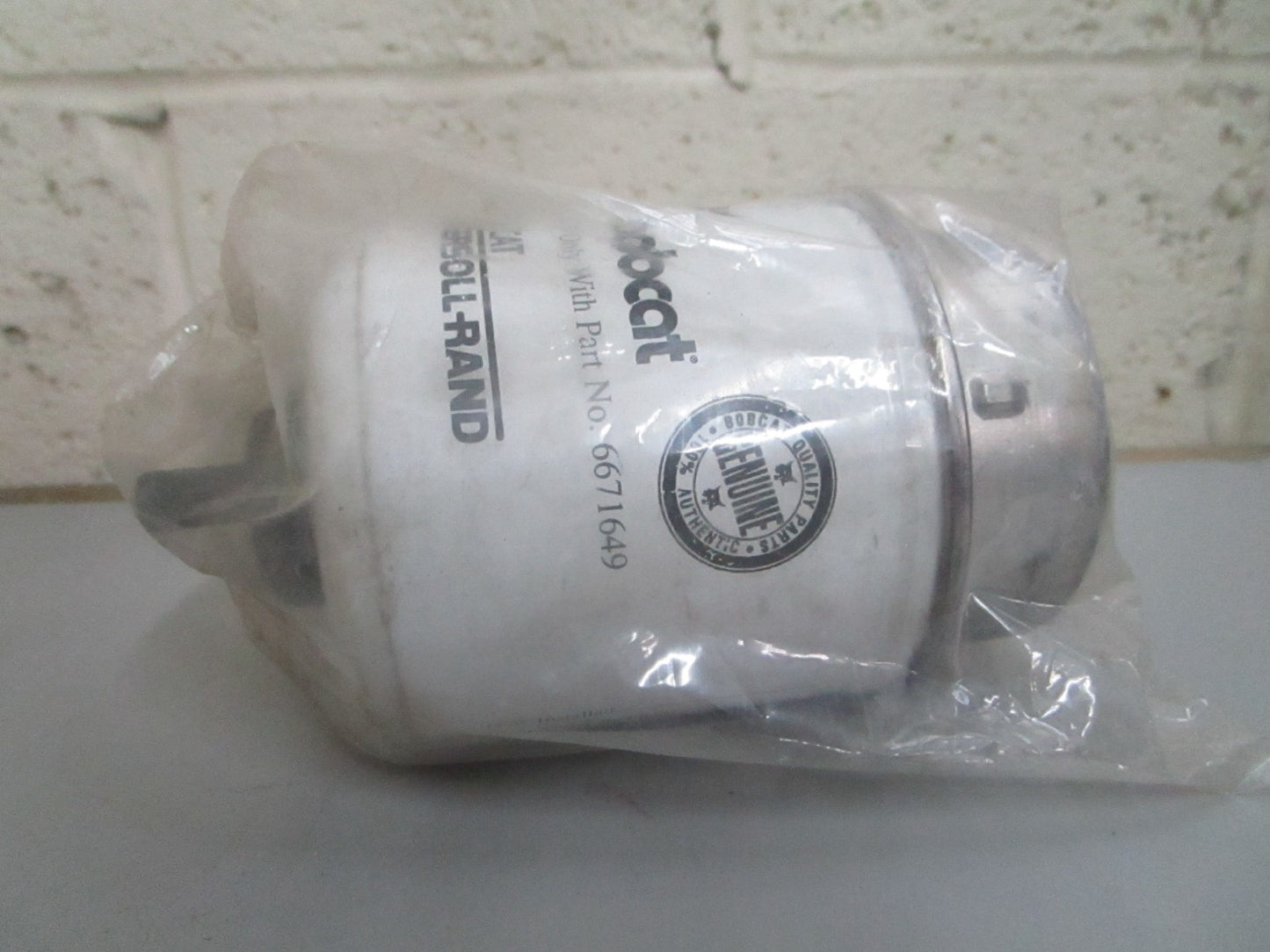 *NEW OEM* 0820 Bobcat Fuel Filter 6671649